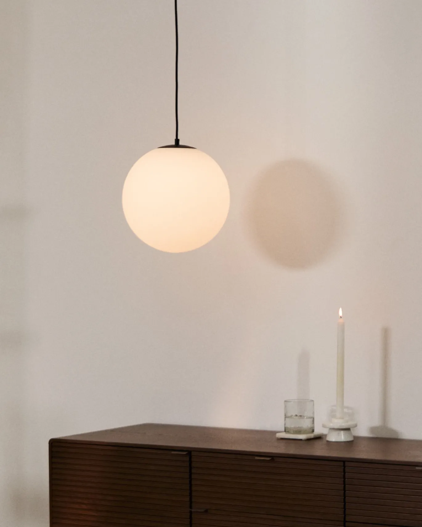 Kave Home Plafondlamp Brisia Metaal Zwart Glas Ø30cm