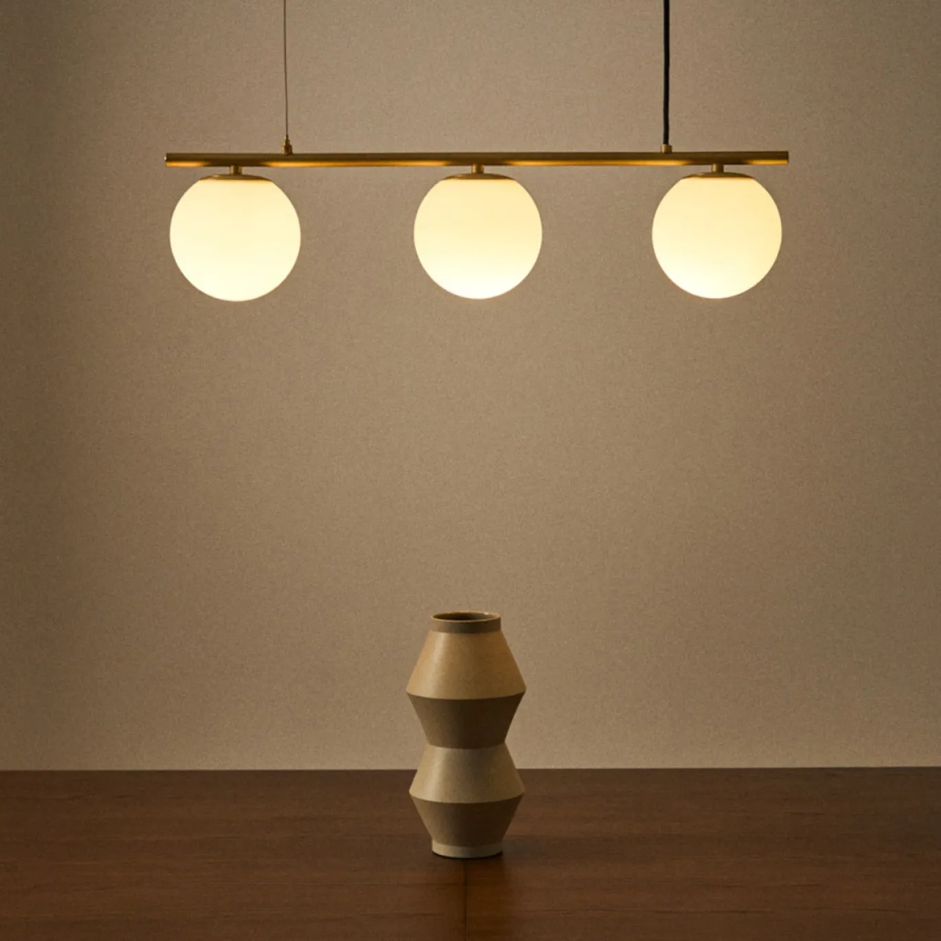Kave Home Plafondlamp Brisia Metaal Messing Glas Ø15cm 3 Bollen