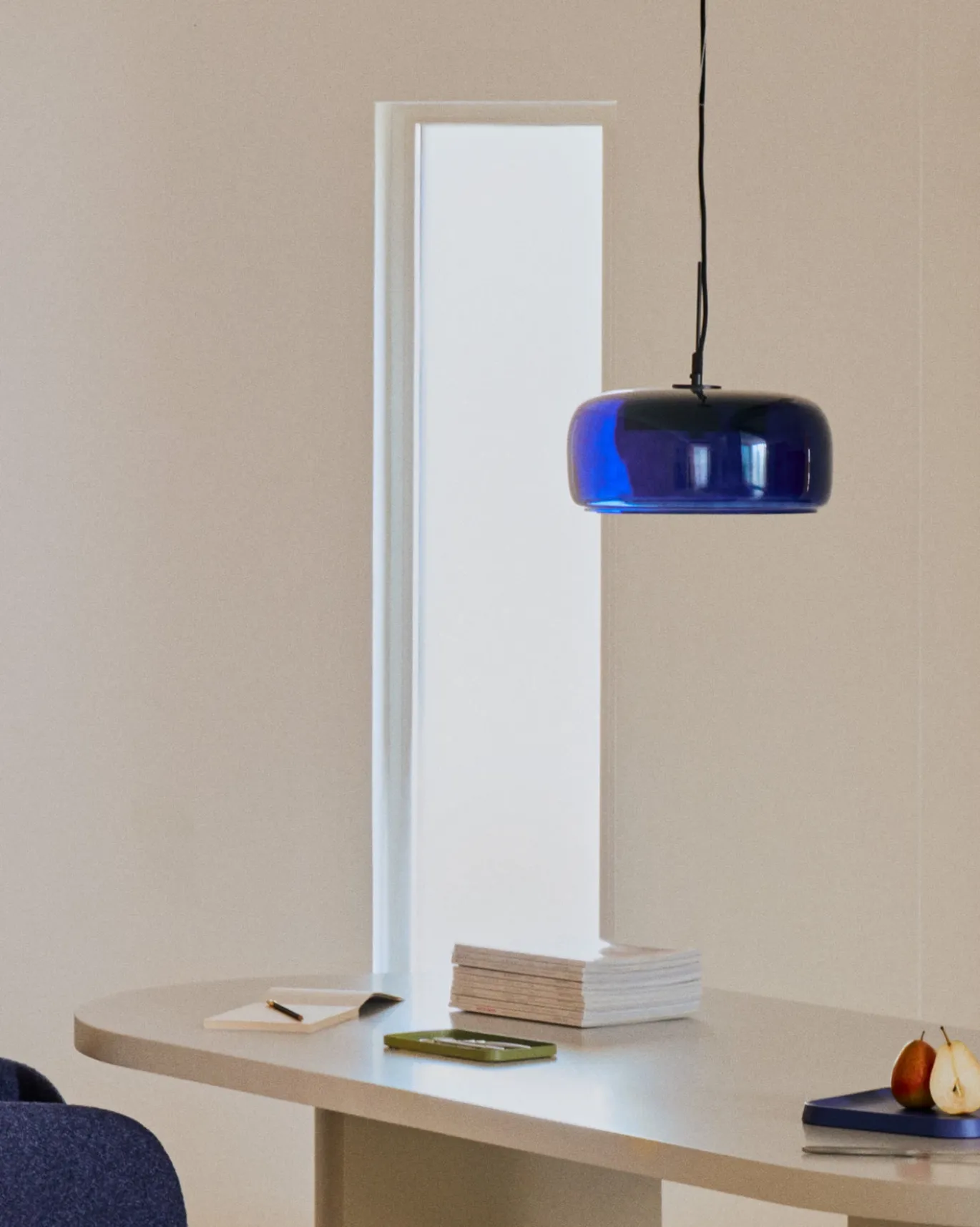 Kave Home Plafondlamp Reig Blauw Glas Ø38cm