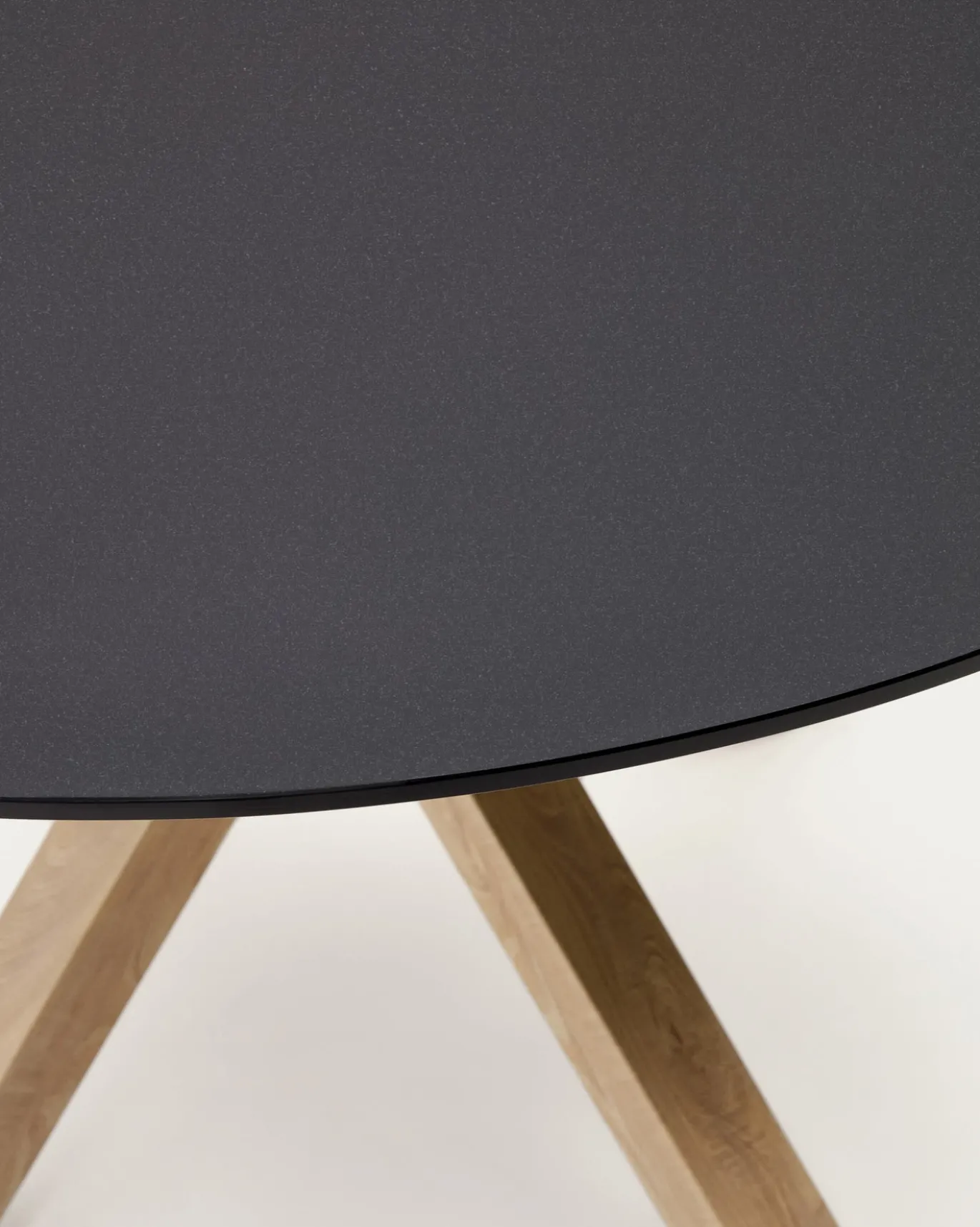 Kave Home Ronde Tafel Argo Matzwart Glas Houteffect Ø120cm