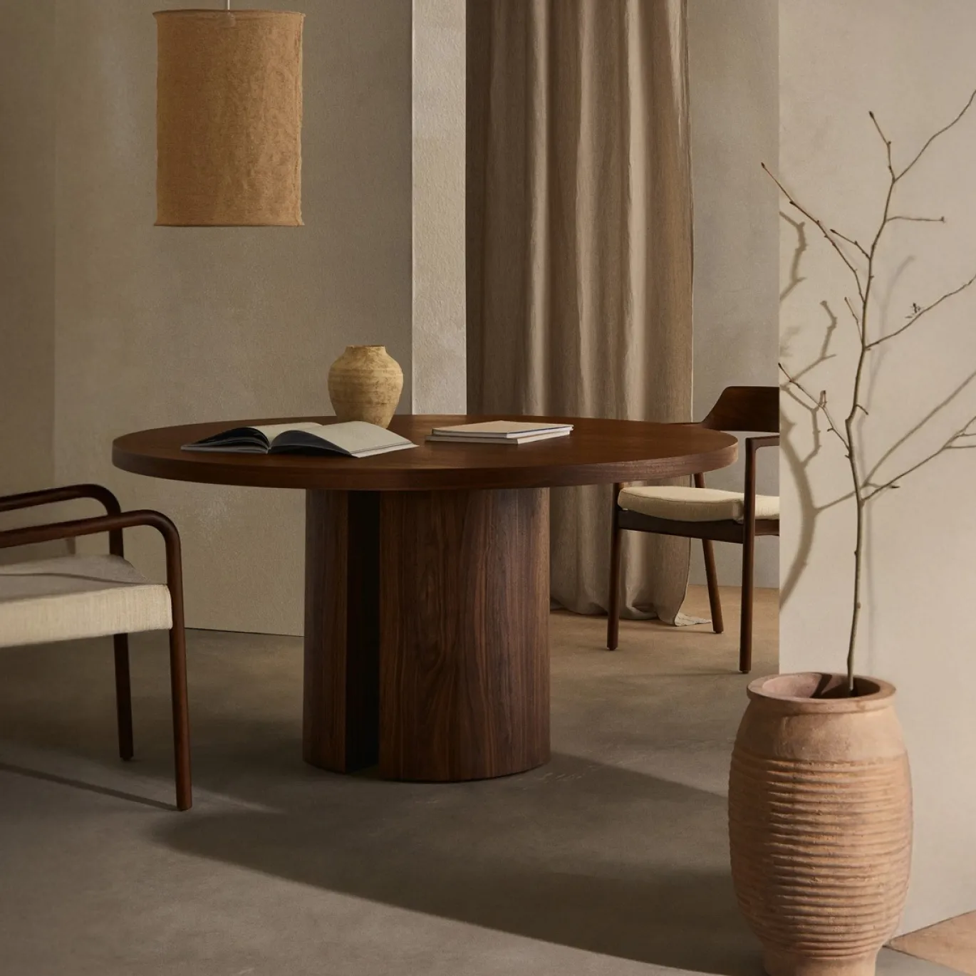 Kave Home Ronde Tafel Nealy Walnootfineer Donkere Afwerking Ø150cm