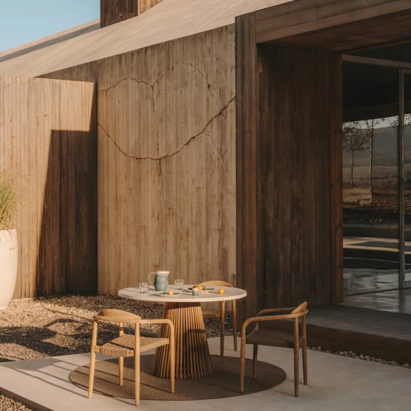 Kave Home Ronde Tuintafel Alcaufar Teakhout en Grijs Cement Ø120cm