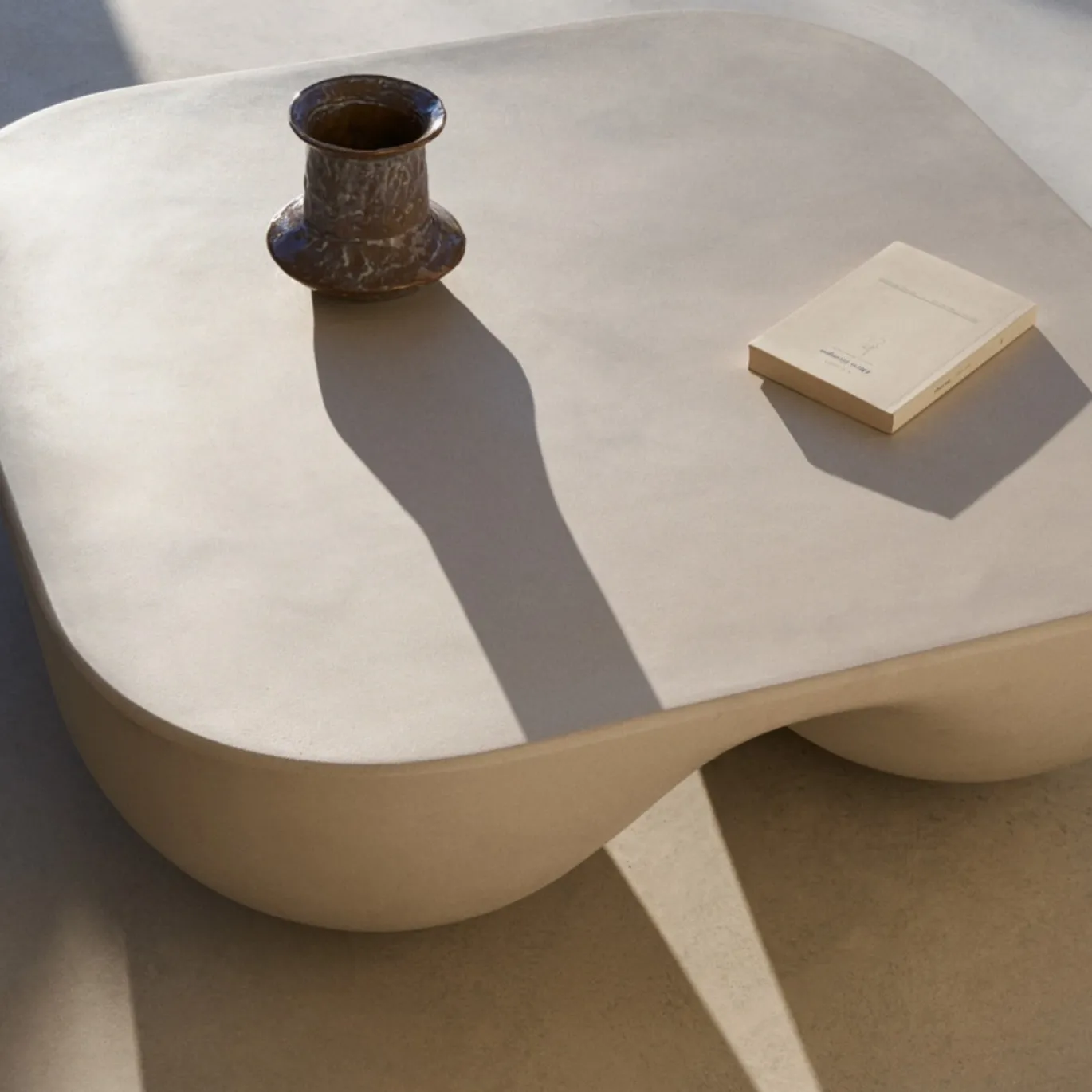Kave Home Salontafel Colba Outdoor Polystone 100x100cm