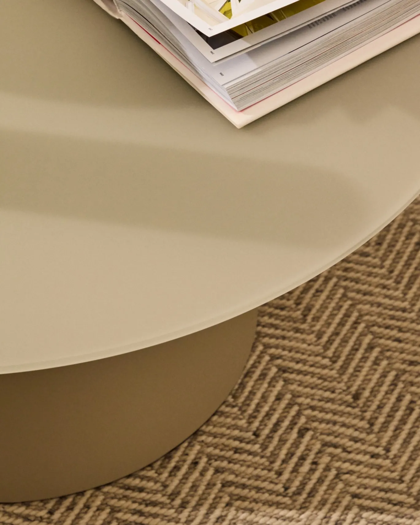 Kave Home Salontafel Wilshire Gehard Glas en Metaal Matgrijs Ø80cm