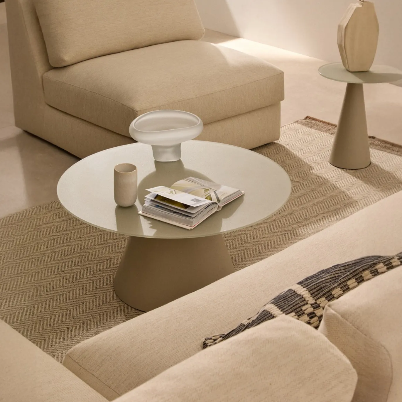 Kave Home Salontafel Wilshire Gehard Glas en Metaal Matgrijs Ø80cm