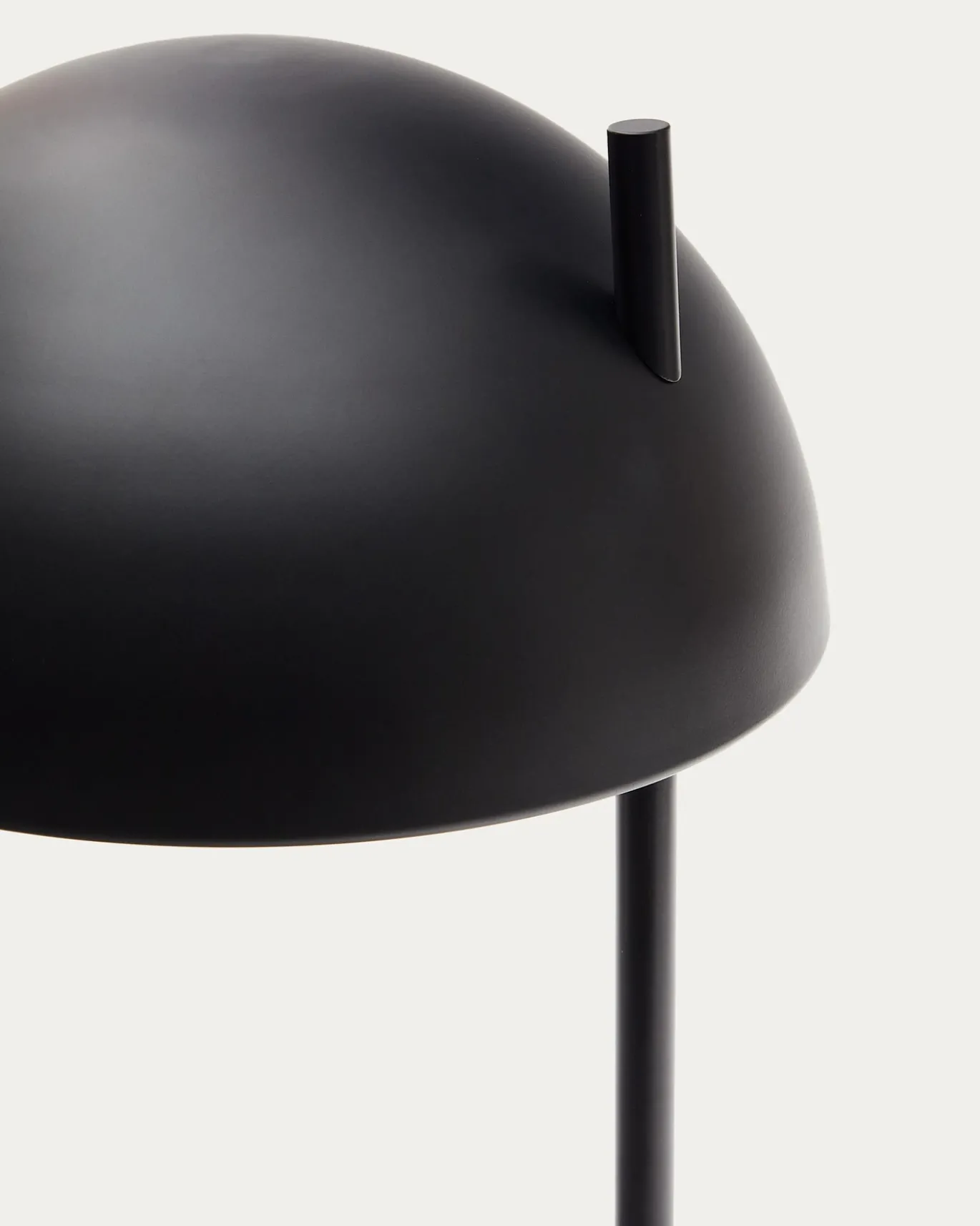 Kave Home Staande Lamp Catlar Essenhout Zwart