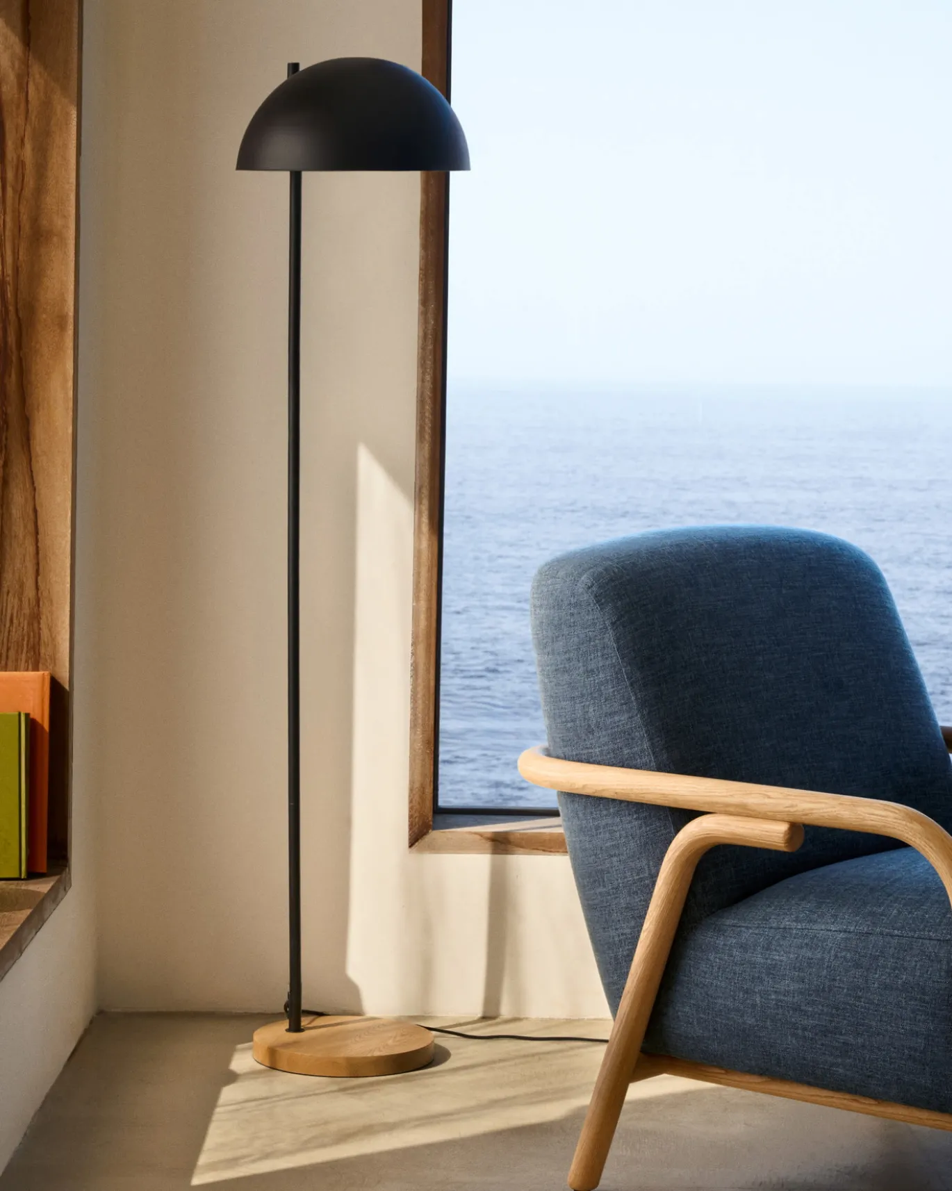 Kave Home Staande Lamp Catlar Essenhout Zwart