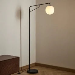 Kave Home Staande Lamp Eilo Zwart Staal en Gepolijst Glas