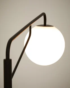 Kave Home Staande Lamp Eilo Zwart Staal en Gepolijst Glas