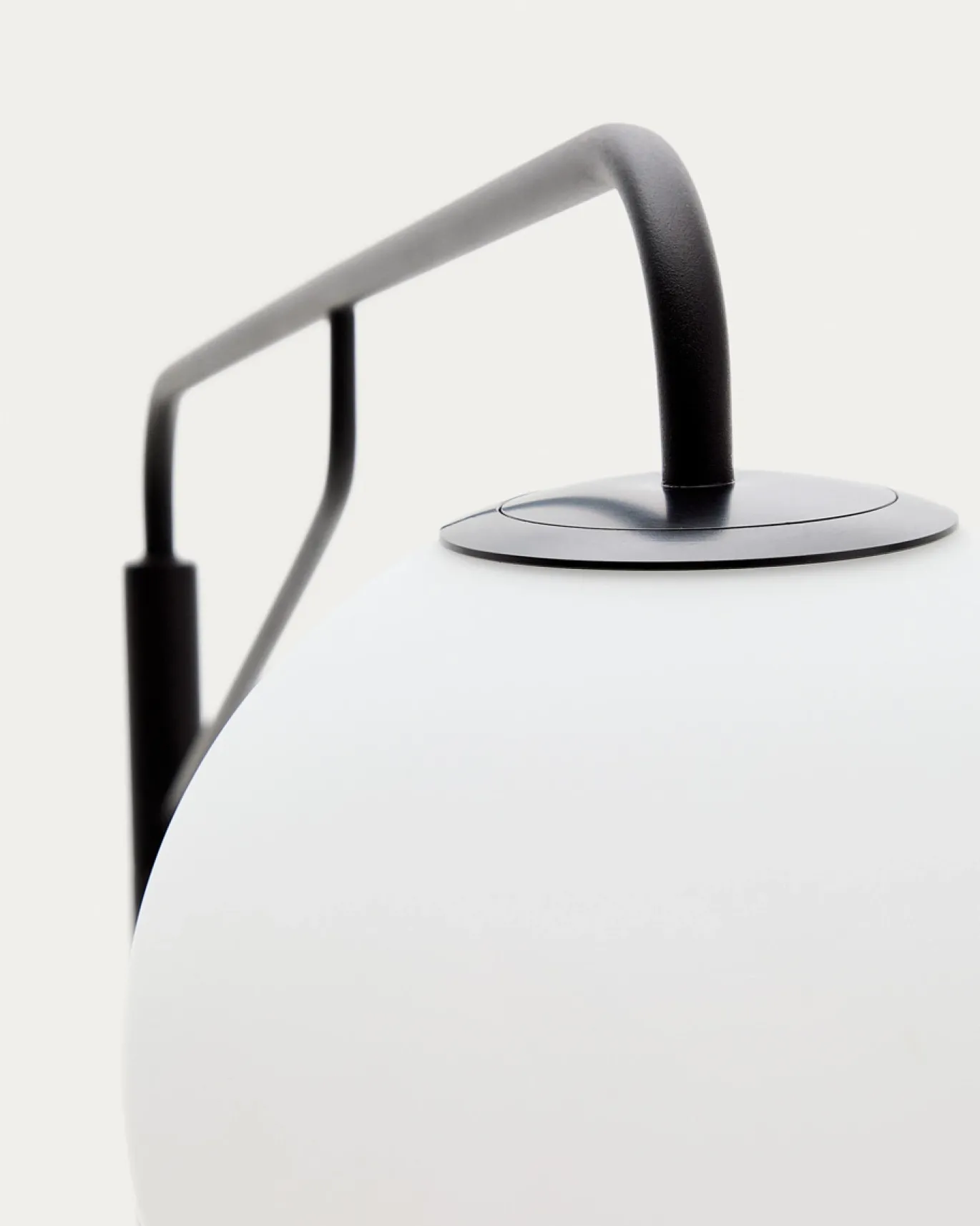 Kave Home Staande Lamp Eilo Zwart Staal en Gepolijst Glas