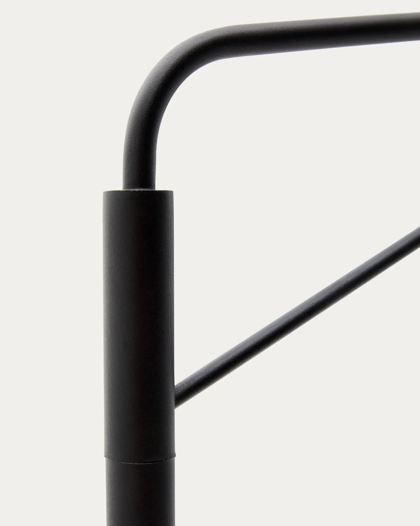 Kave Home Staande Lamp Eilo Zwart Staal en Gepolijst Glas