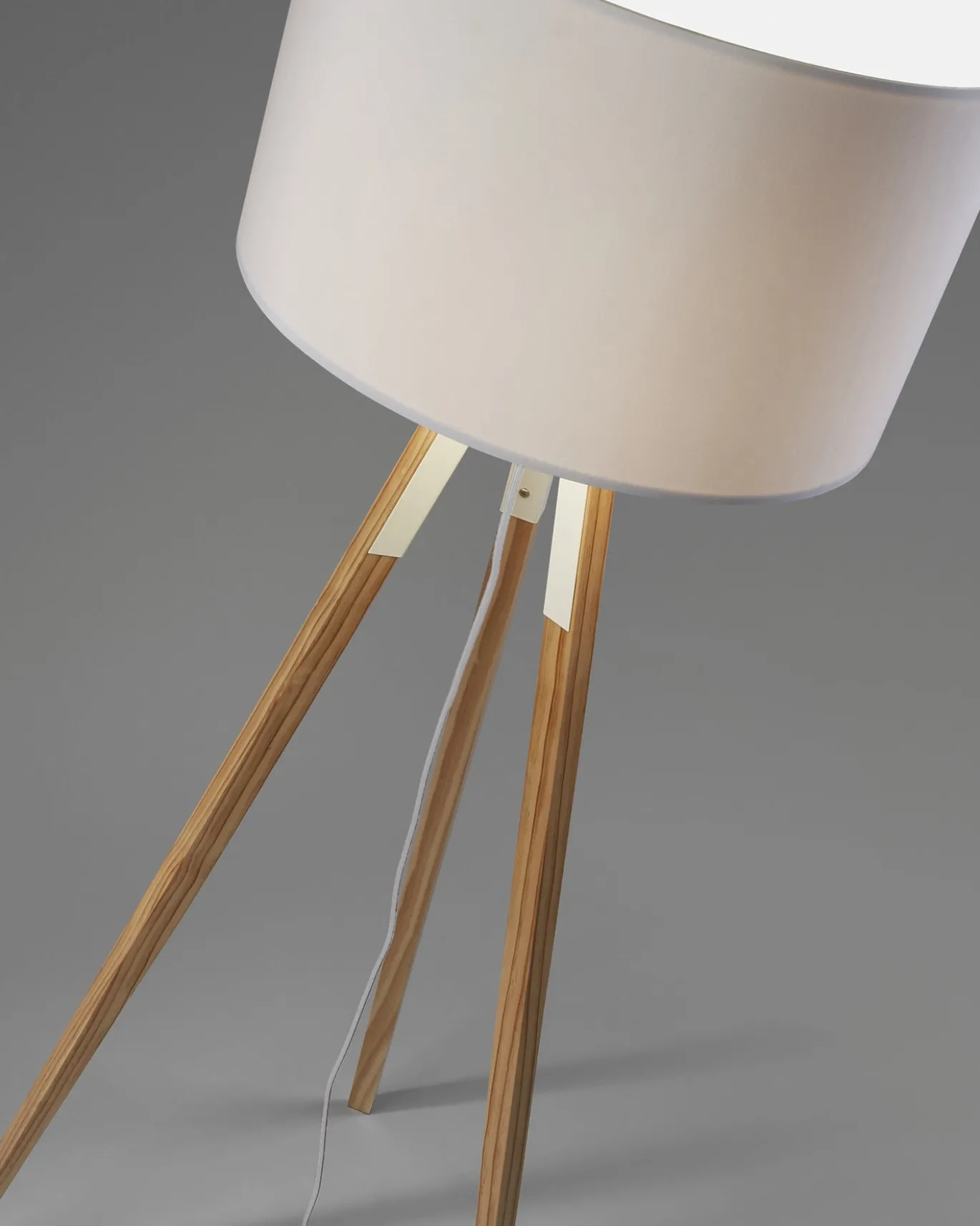 Kave Home Staande Lamp Iguazu Wit en Hout