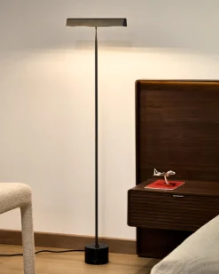 Kave Home Staande Lamp Lynor Geborsteld Metaal met Zwart Marmer