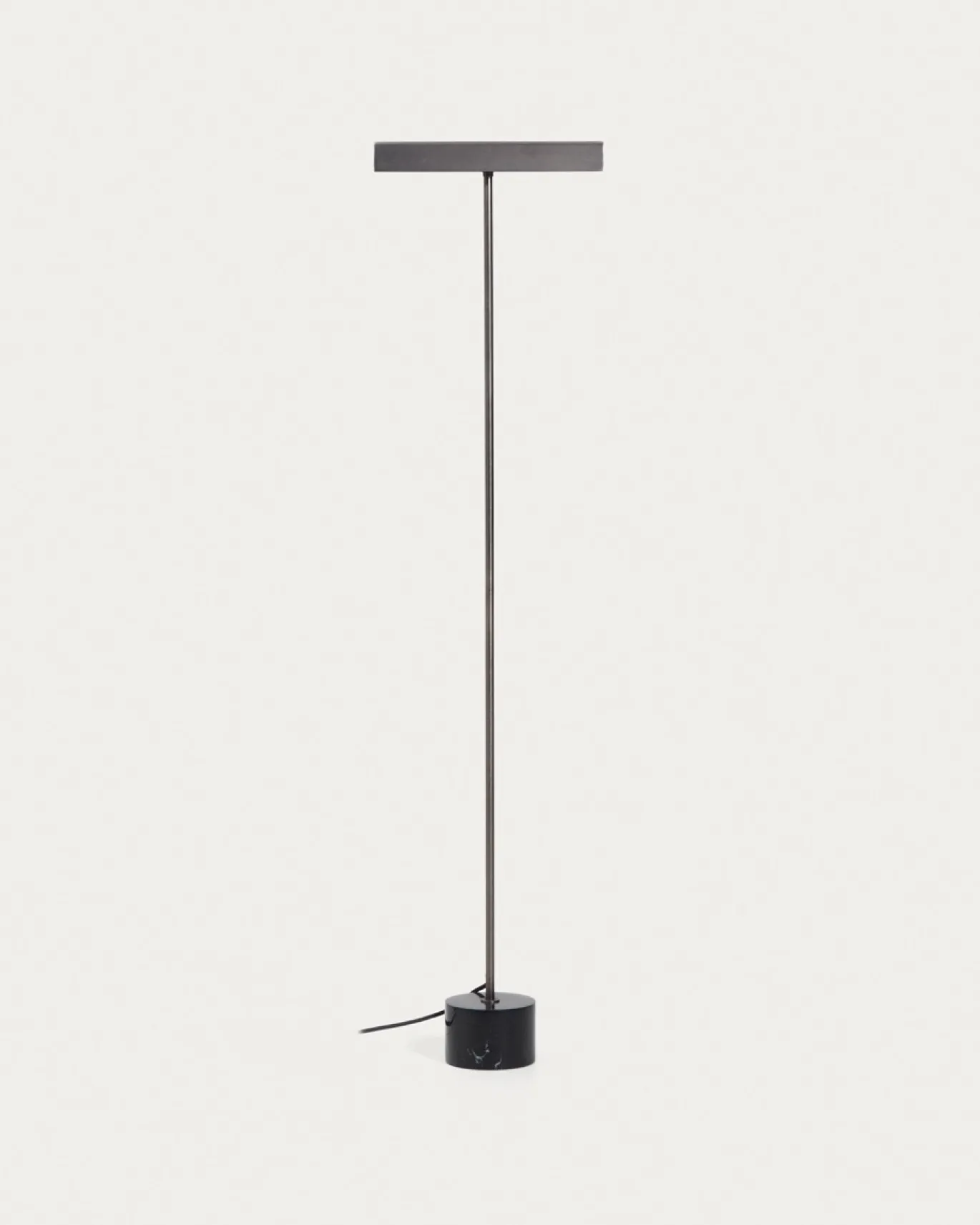 Kave Home Staande Lamp Lynor Geborsteld Metaal met Zwart Marmer