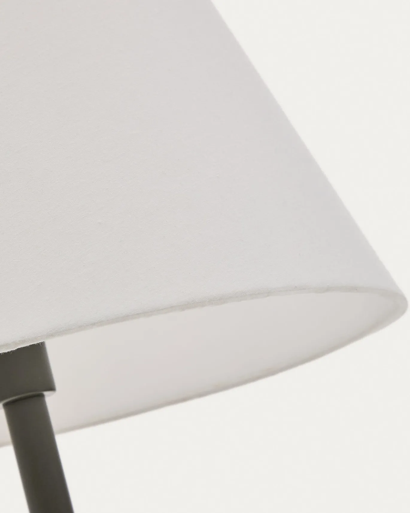 Kave Home Staande Lamp Navat Metaal Groen Gelakt