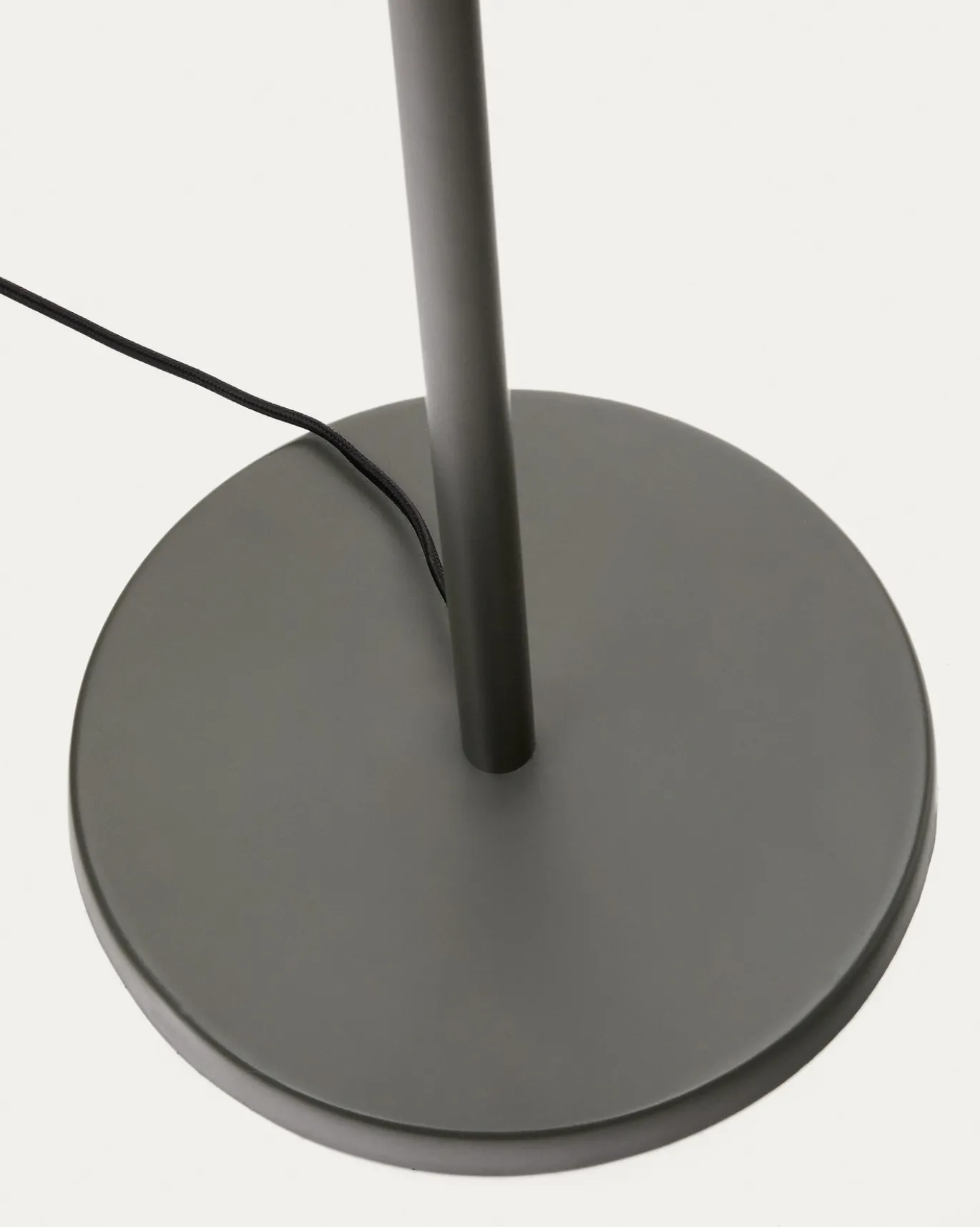Kave Home Staande Lamp Navat Metaal Groen Gelakt