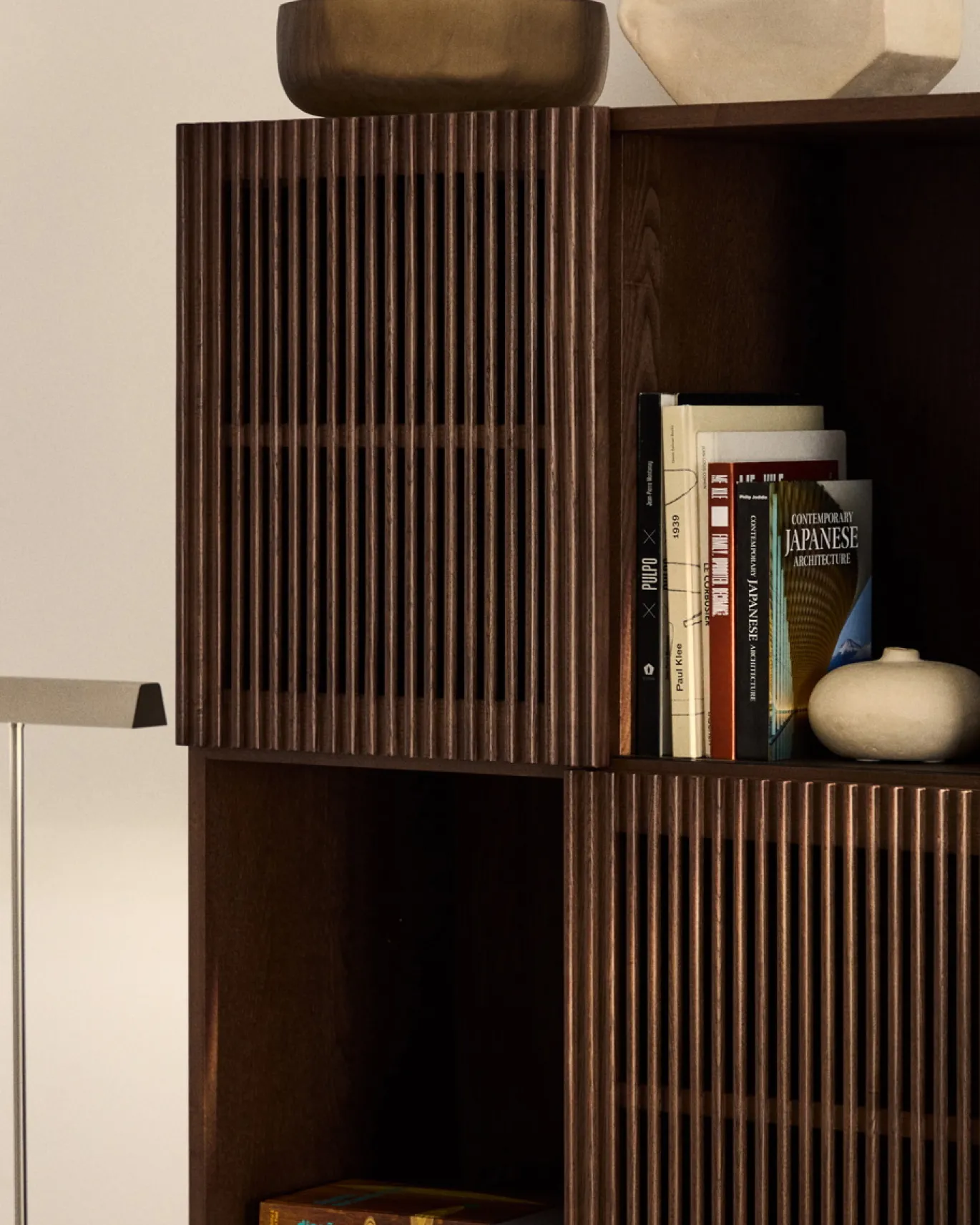 Kave Home Stellingkast Beyla Essenfineer Walnoot 84,5x170cm