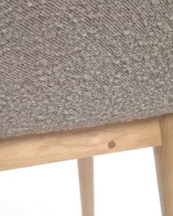 Kave Home Stoel Konna Lichtgrijs Bouclé Essenhout Naturel