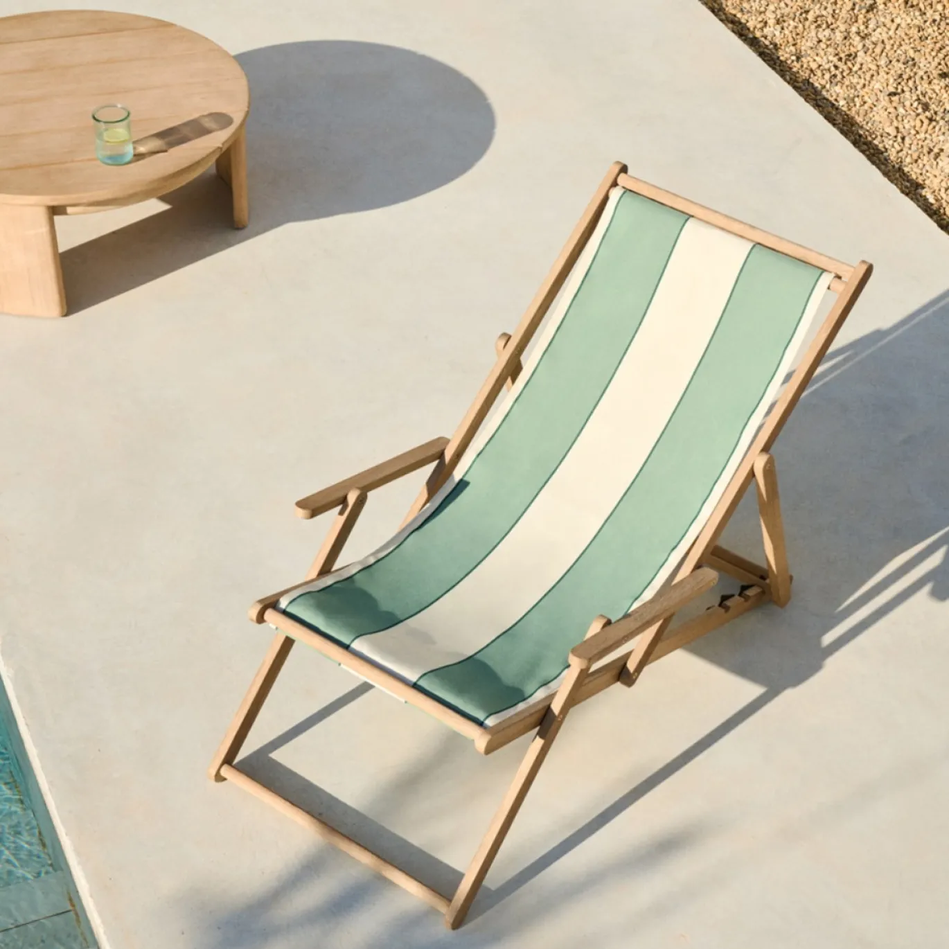 Kave Home Strandstoel Vilara Outdoor Acaciahout met Groen en Beige Strepen
