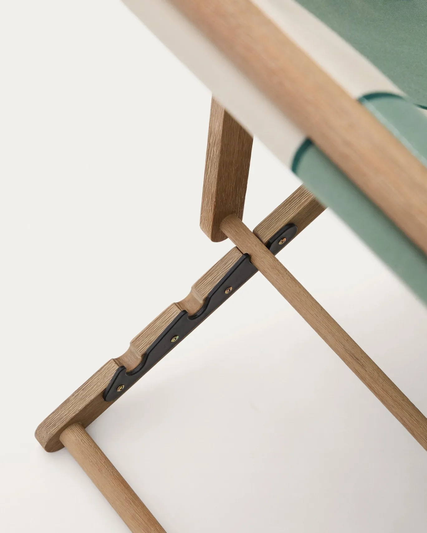 Kave Home Strandstoel Vilara Outdoor Acaciahout met Groen en Beige Strepen