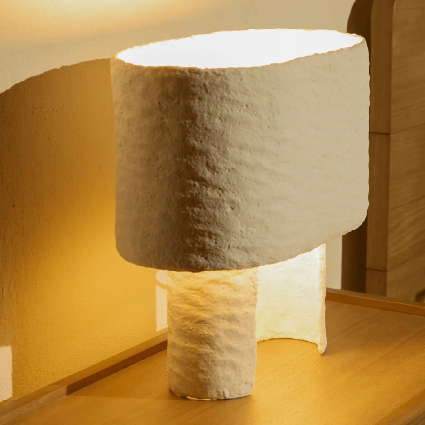 Kave Home Tafellamp Bedala Papier-maché Wit