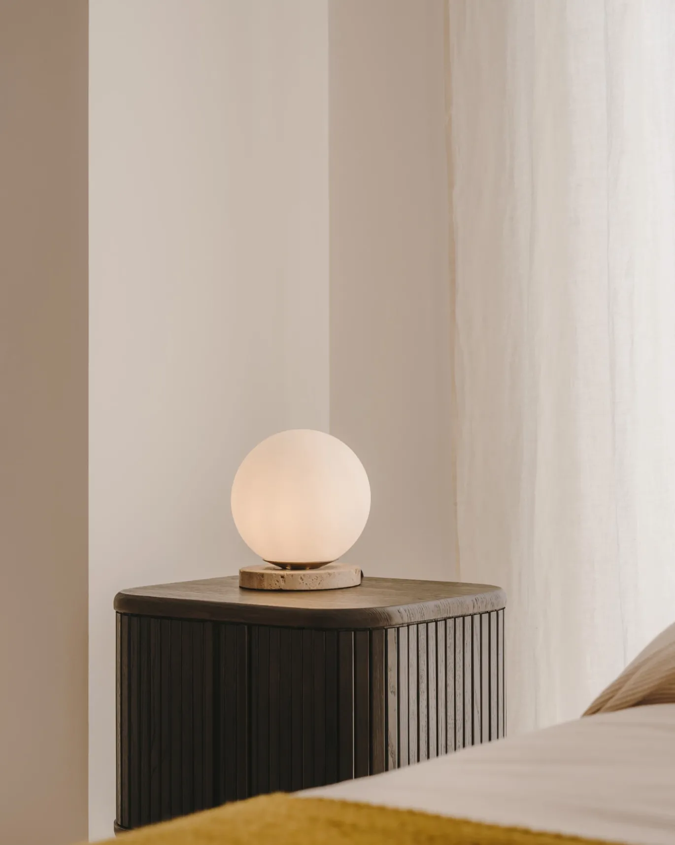 Kave Home Tafellamp Malachi Mat Glas en Travertijnsteen