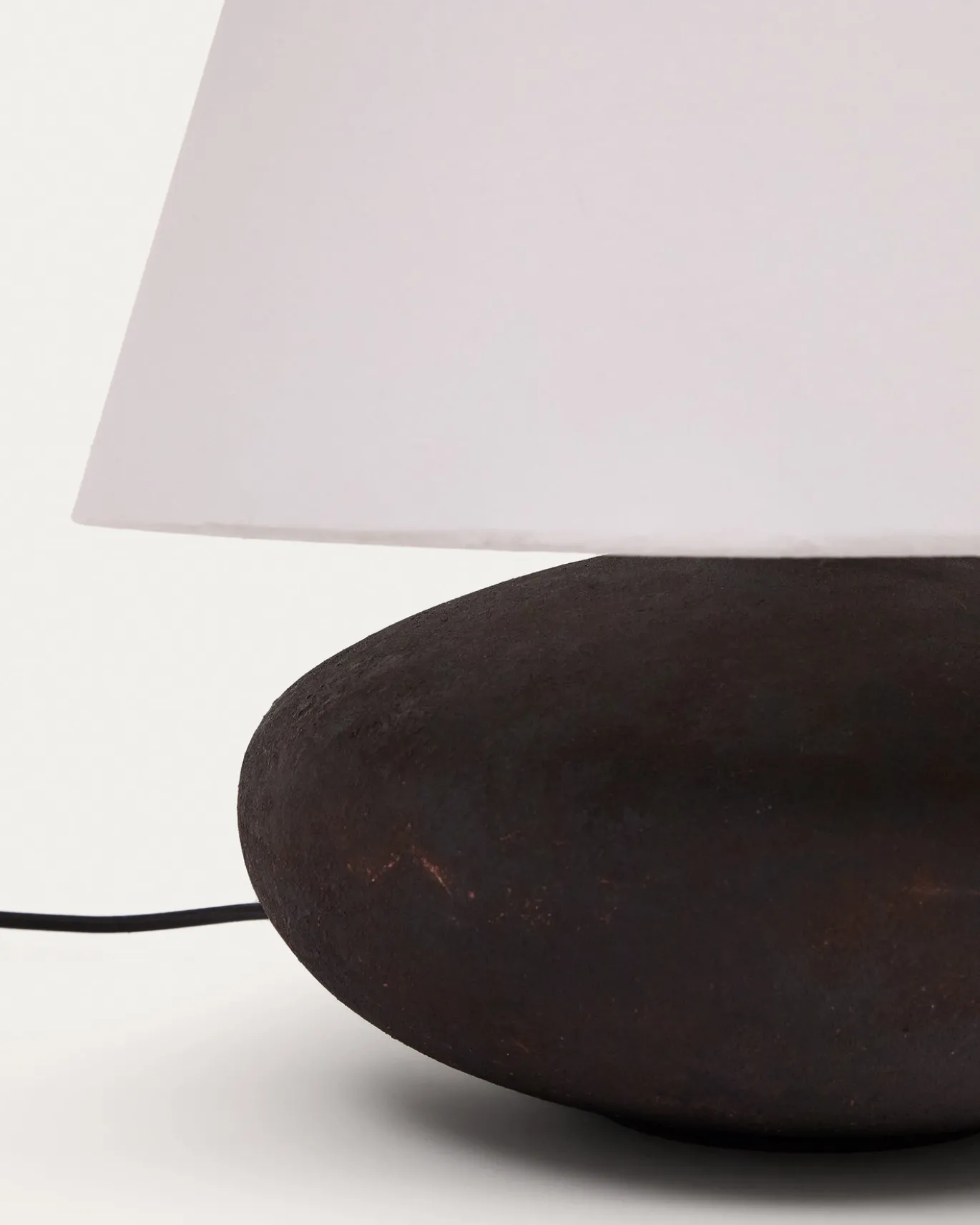 Kave Home Tafellamp Nessi Metaal Zwart Terracotta
