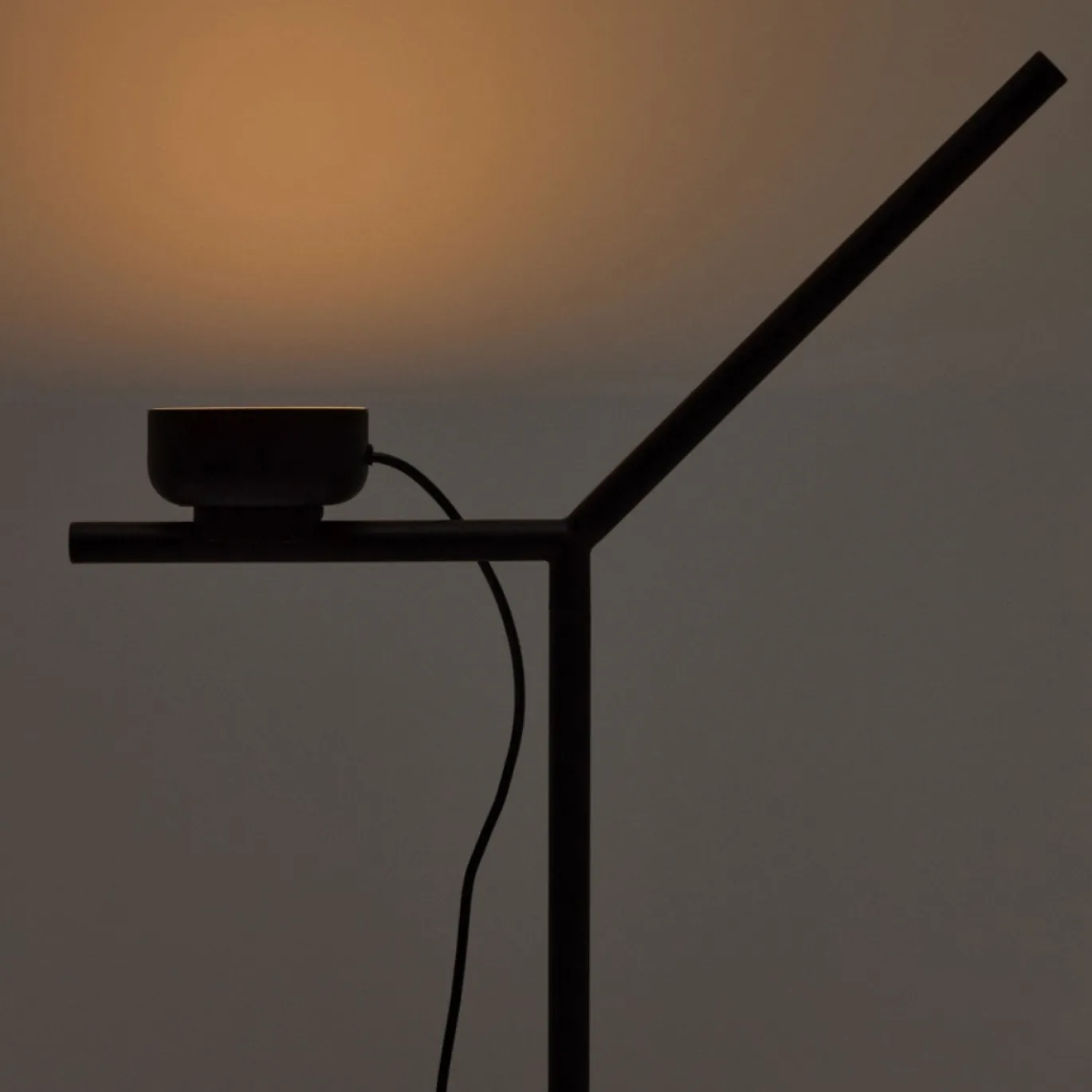 Kave Home Tafellamp Orey Zwart met Verstelbare Spot
