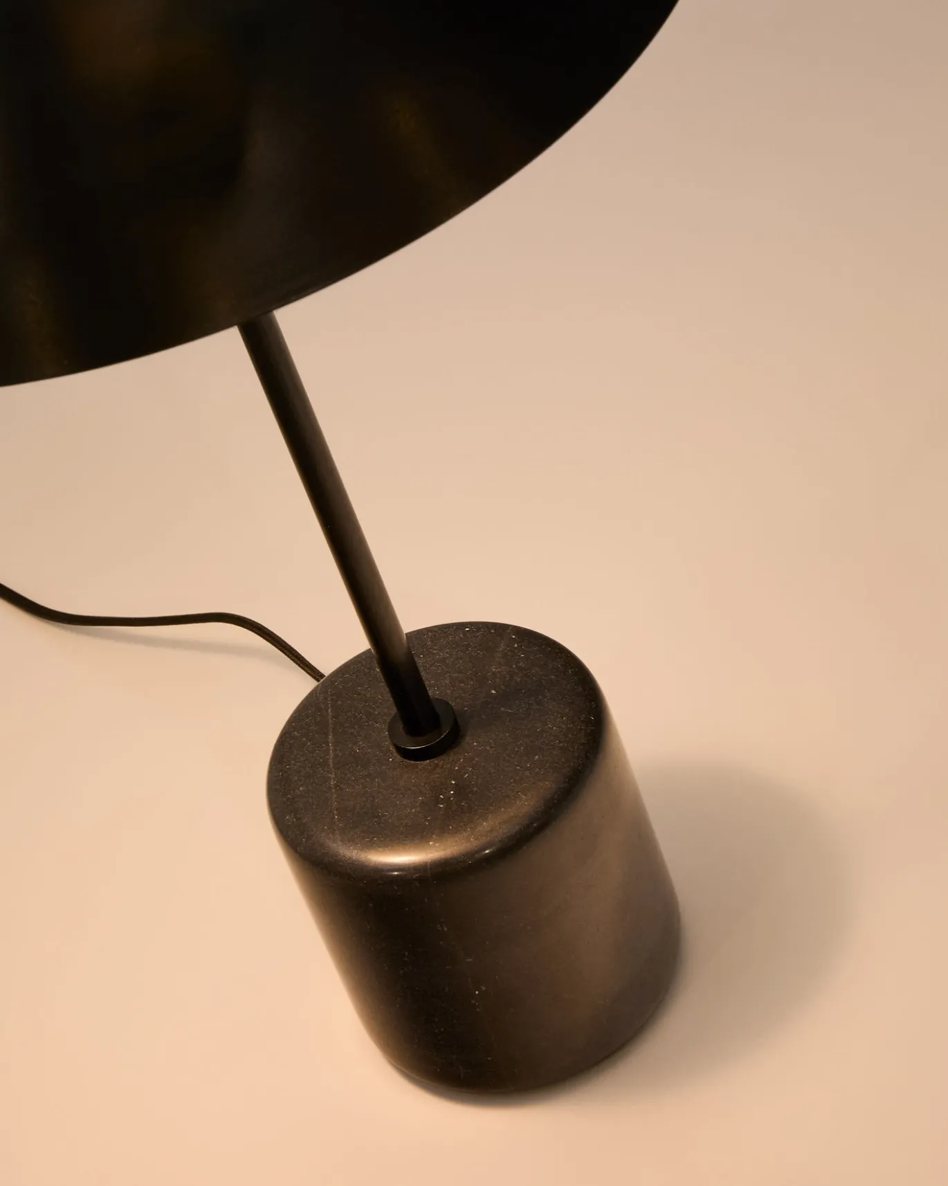 Kave Home Tafellamp Sayra Zwart Marmer