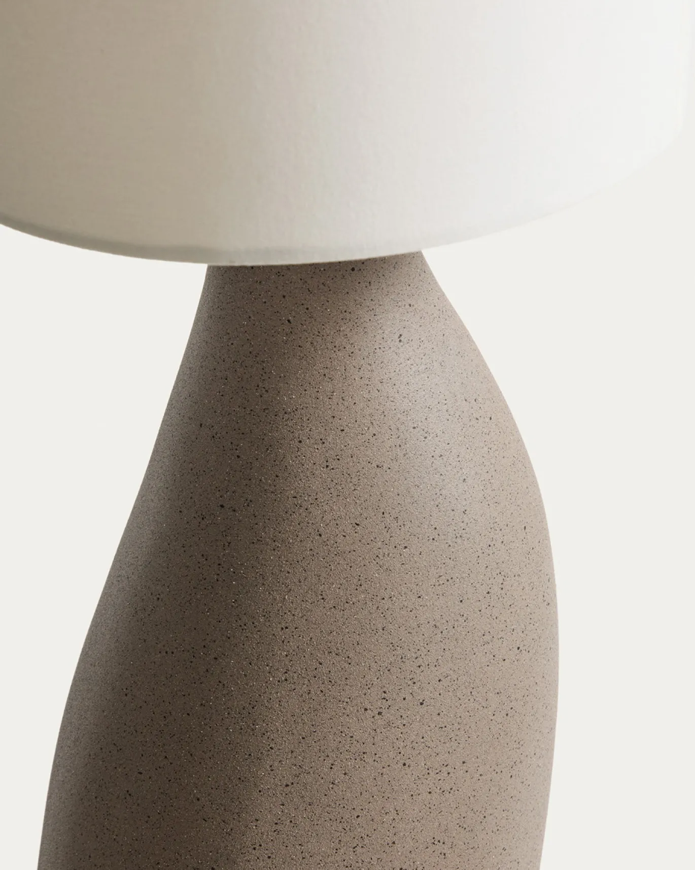Kave Home Tafellamp Viona Groot Steeneffect en Katoenen Lampenkap 77cm