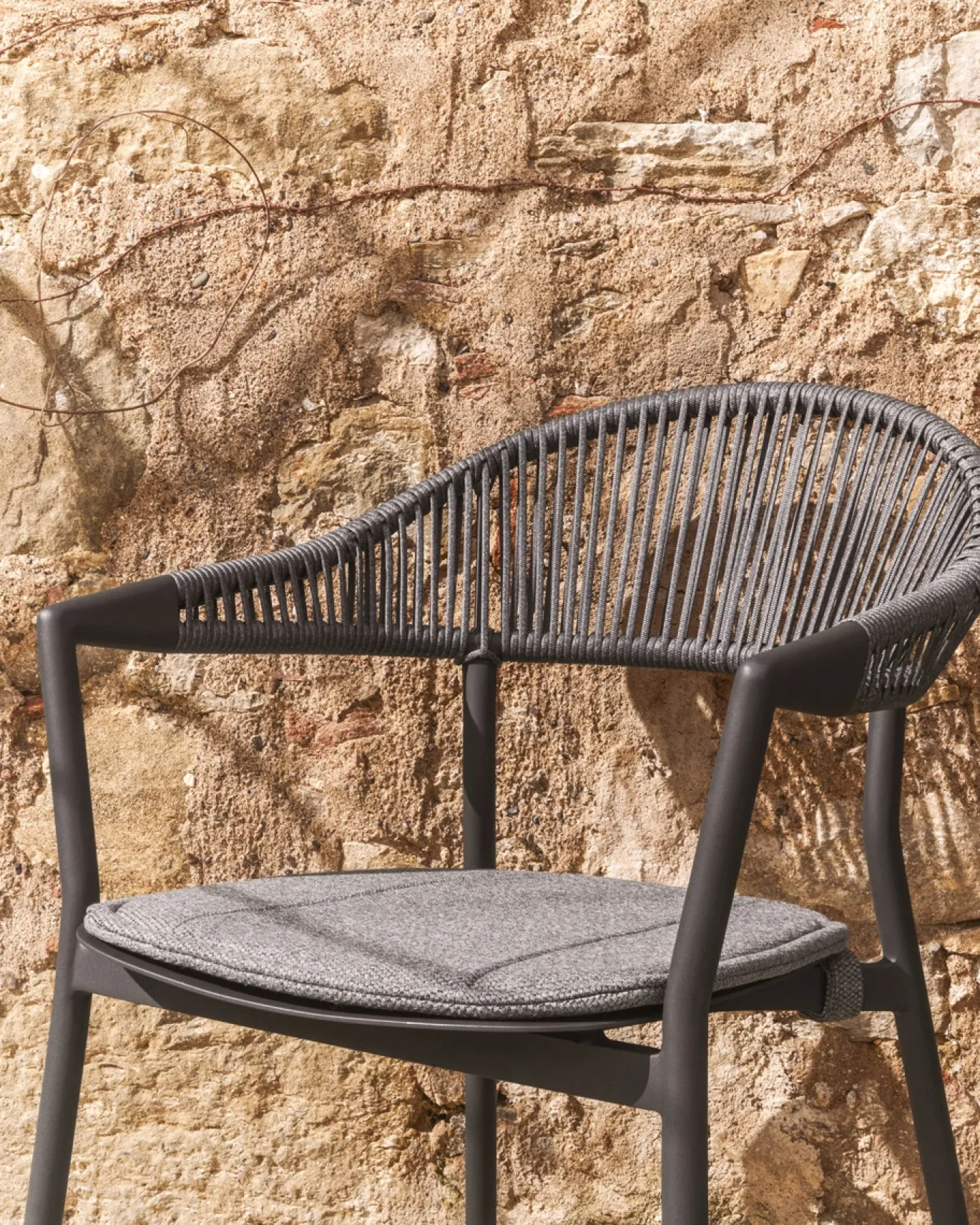 Kave Home Tuinstoel Alimia Stapelbaar Aluminium Grafiet