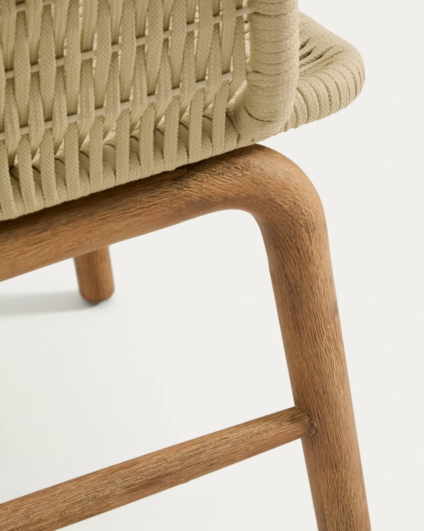 Kave Home Tuinstoel Alipa Acaciahout Beige met Armleuning