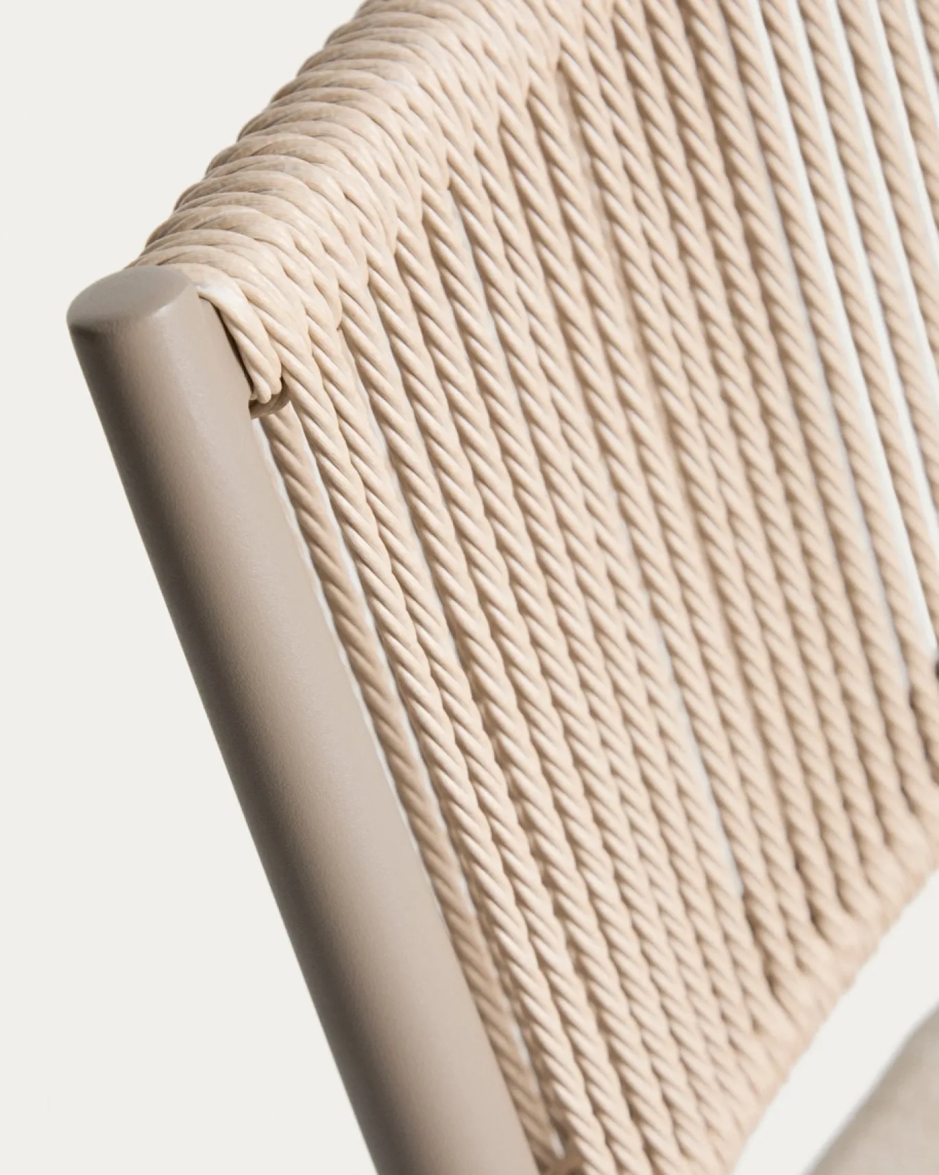 Kave Home Tuinstoel Argasi Stapelbaar Taupe Touw
