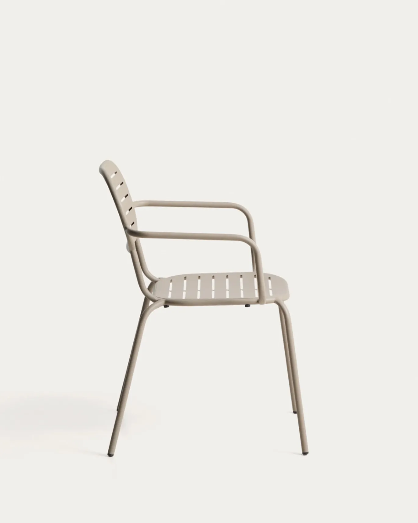 Kave Home Tuinstoel Brai met Armleuning Taupe