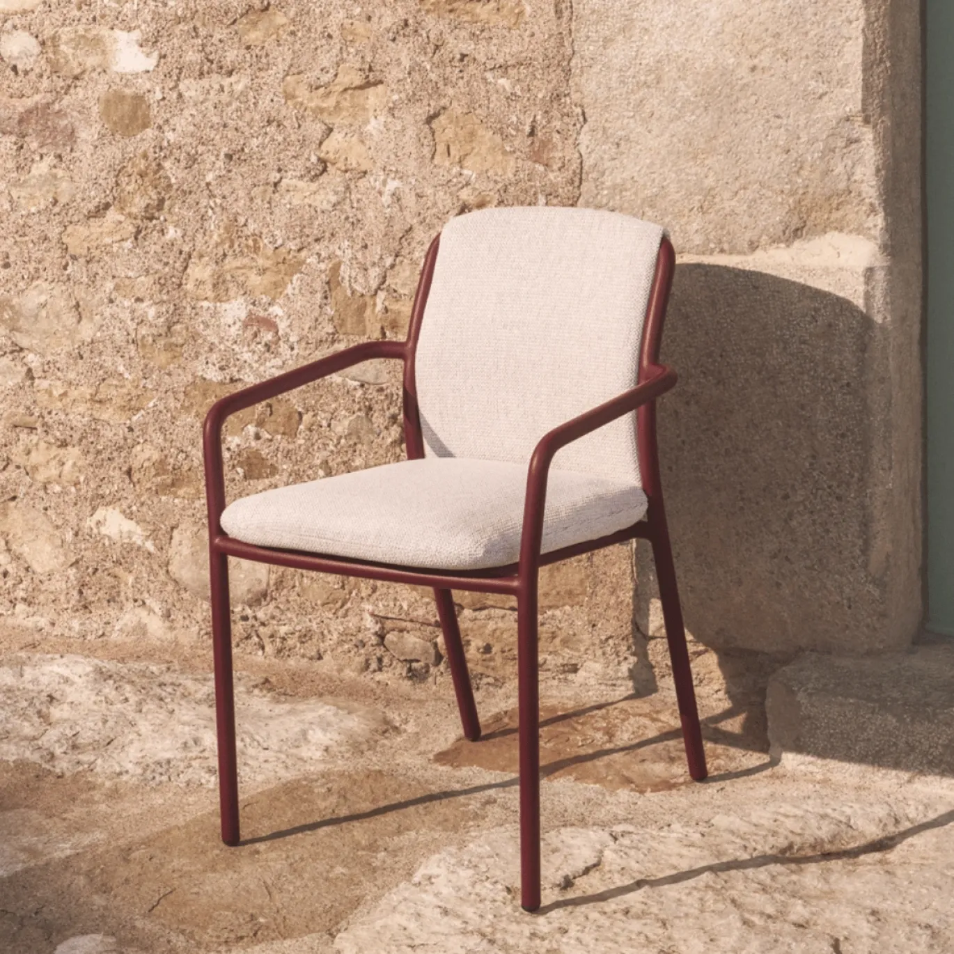 Kave Home Tuinstoel Linosa Aluminium Bordeaux/Beige
