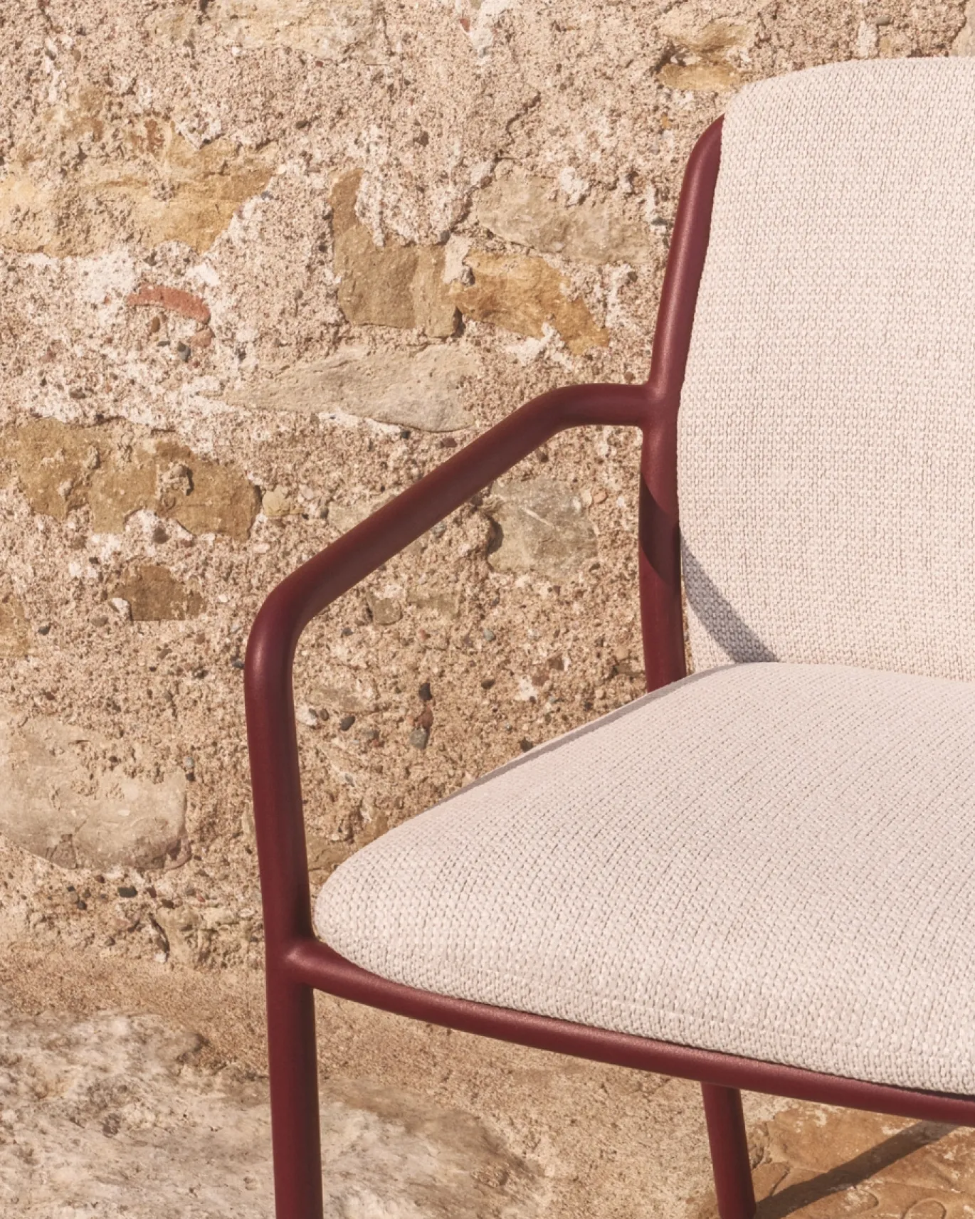 Kave Home Tuinstoel Linosa Aluminium Bordeaux/Beige