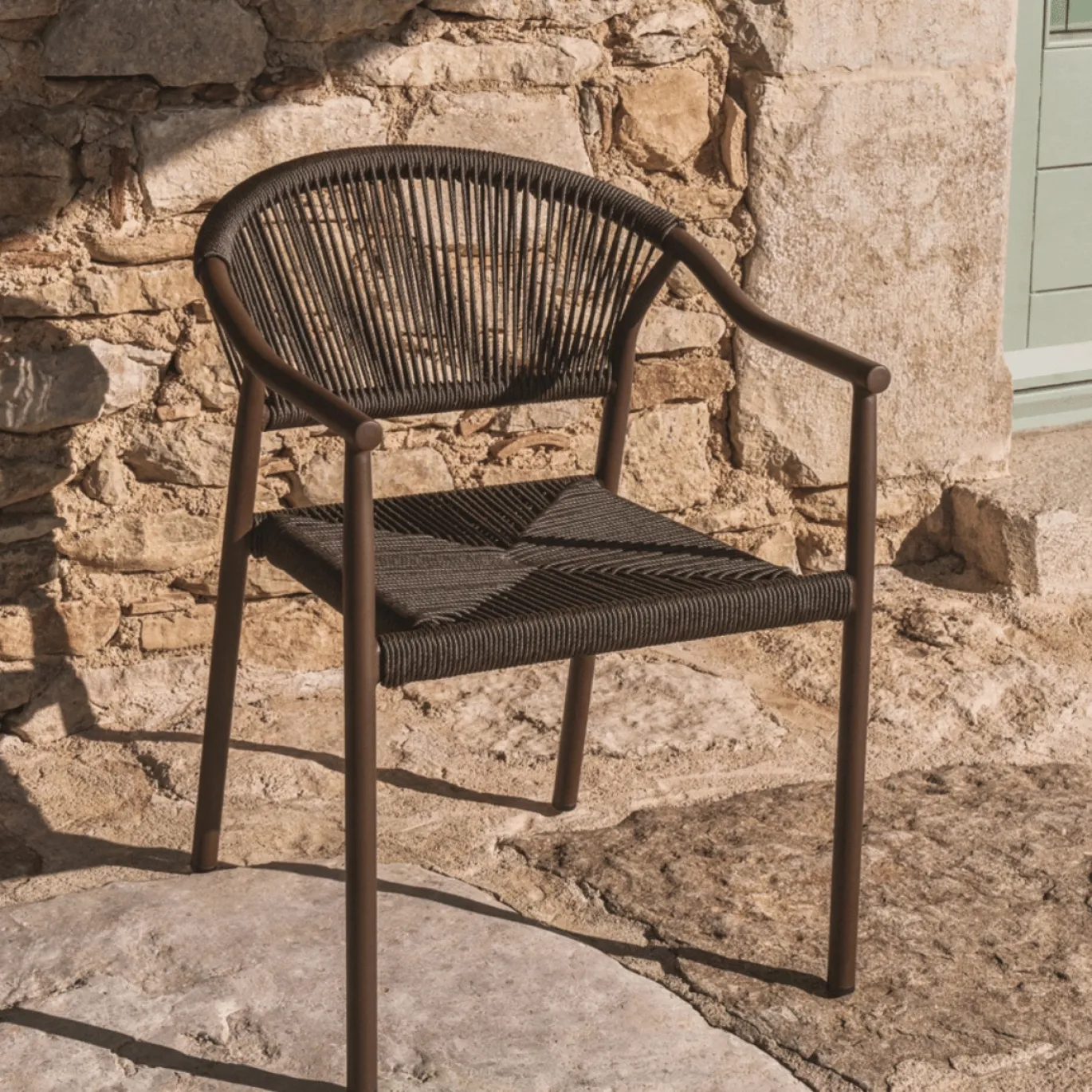 Kave Home Tuinstoel Livadia Stapelbaar Bruin