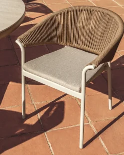 Kave Home Tuinstoel Zuara Aluminium Beige Synthetisch Touw Bruin