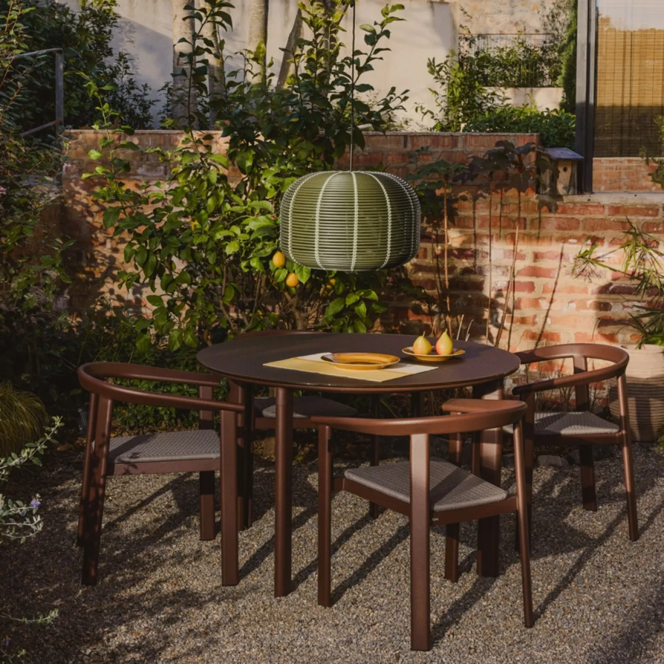 Kave Home Tuintafel Erice Donkerbruin Ø120cm