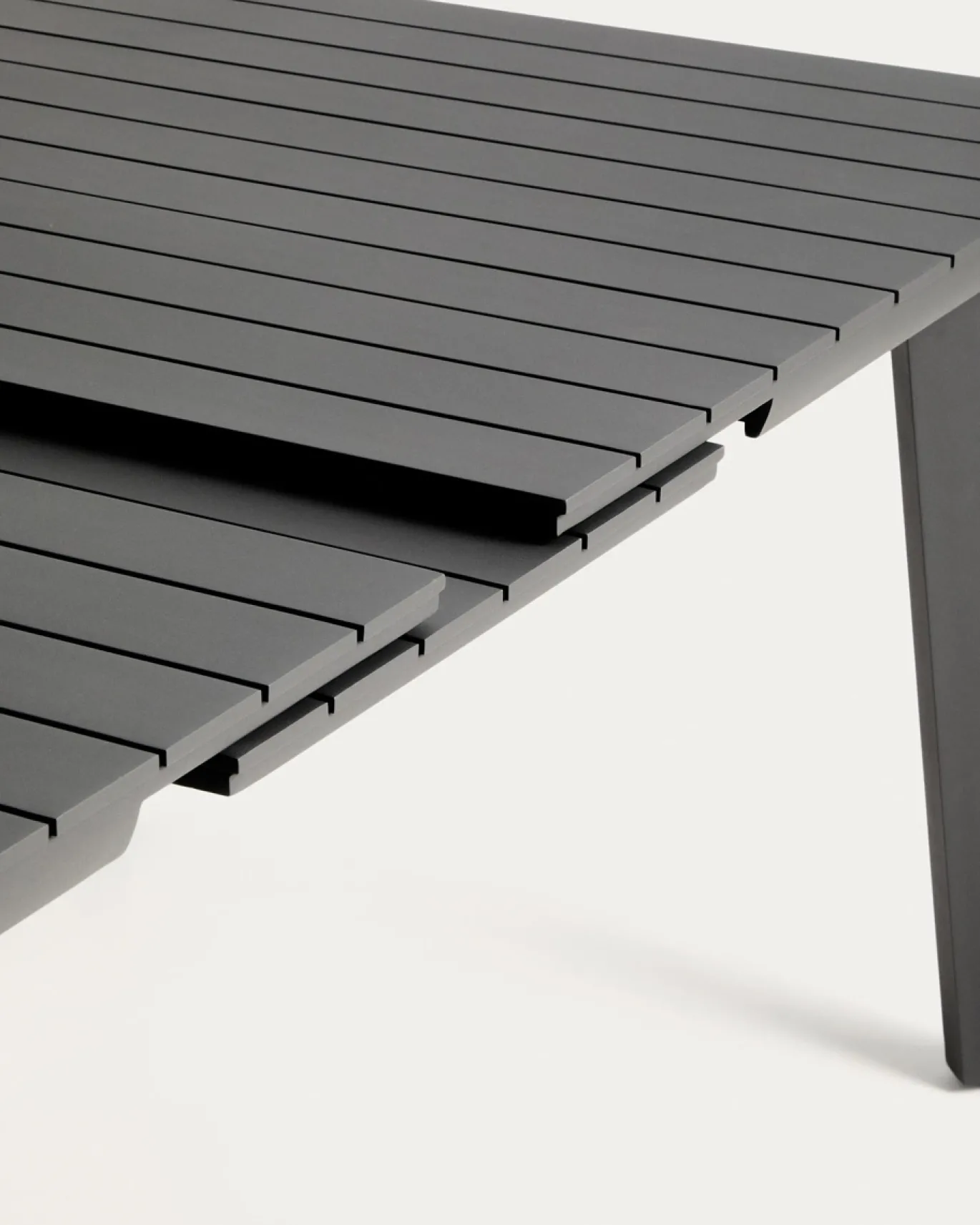 Kave Home Tuintafel Izola Aluminium Grafiet 185-235cm