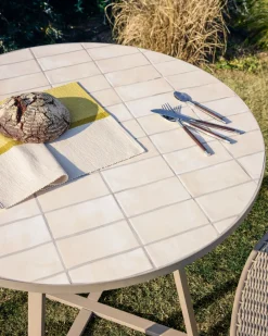 Kave Home Tuintafel Tella Staal Tegels Beige Ø90cm