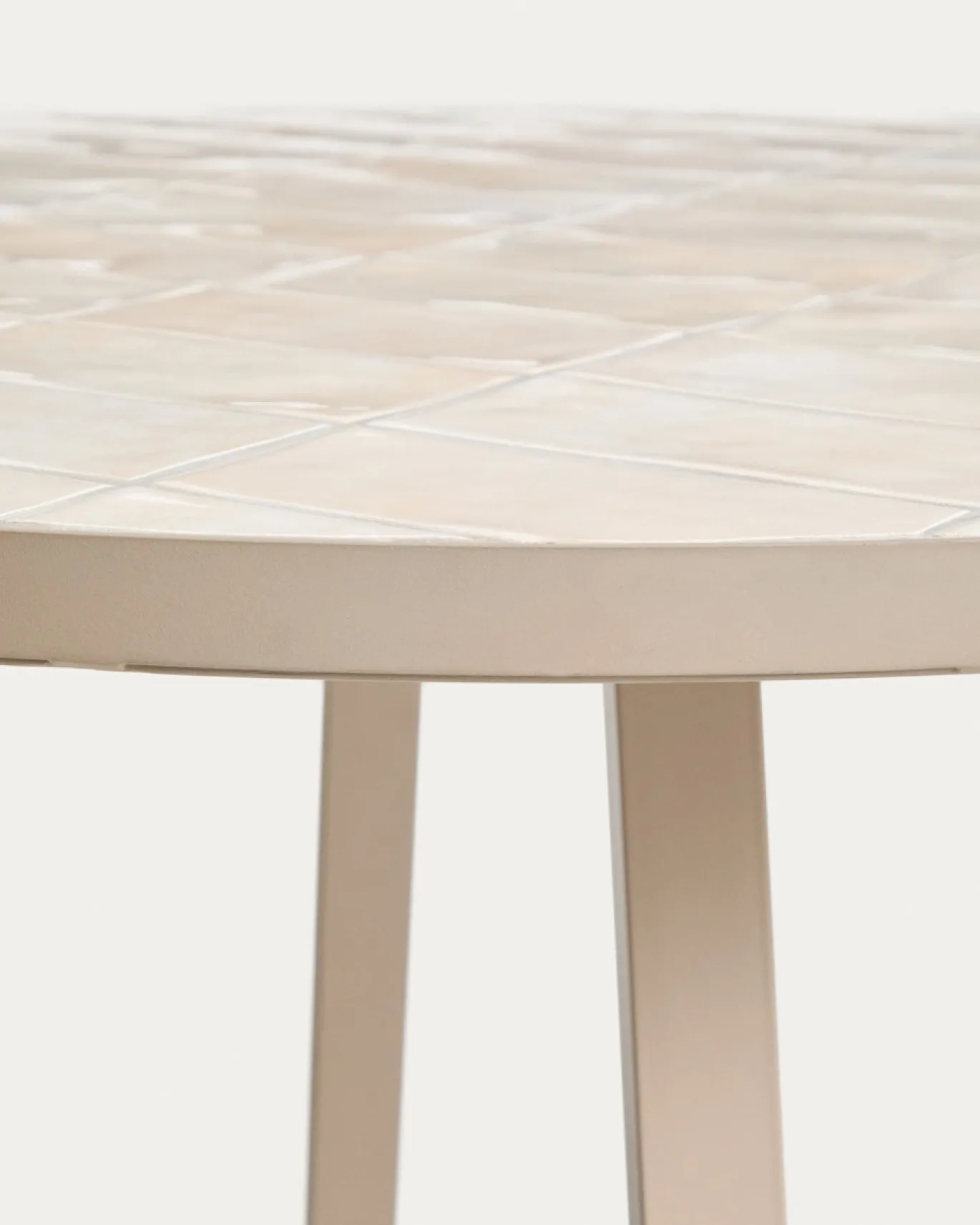 Kave Home Tuintafel Tella Staal Tegels Beige Ø90cm