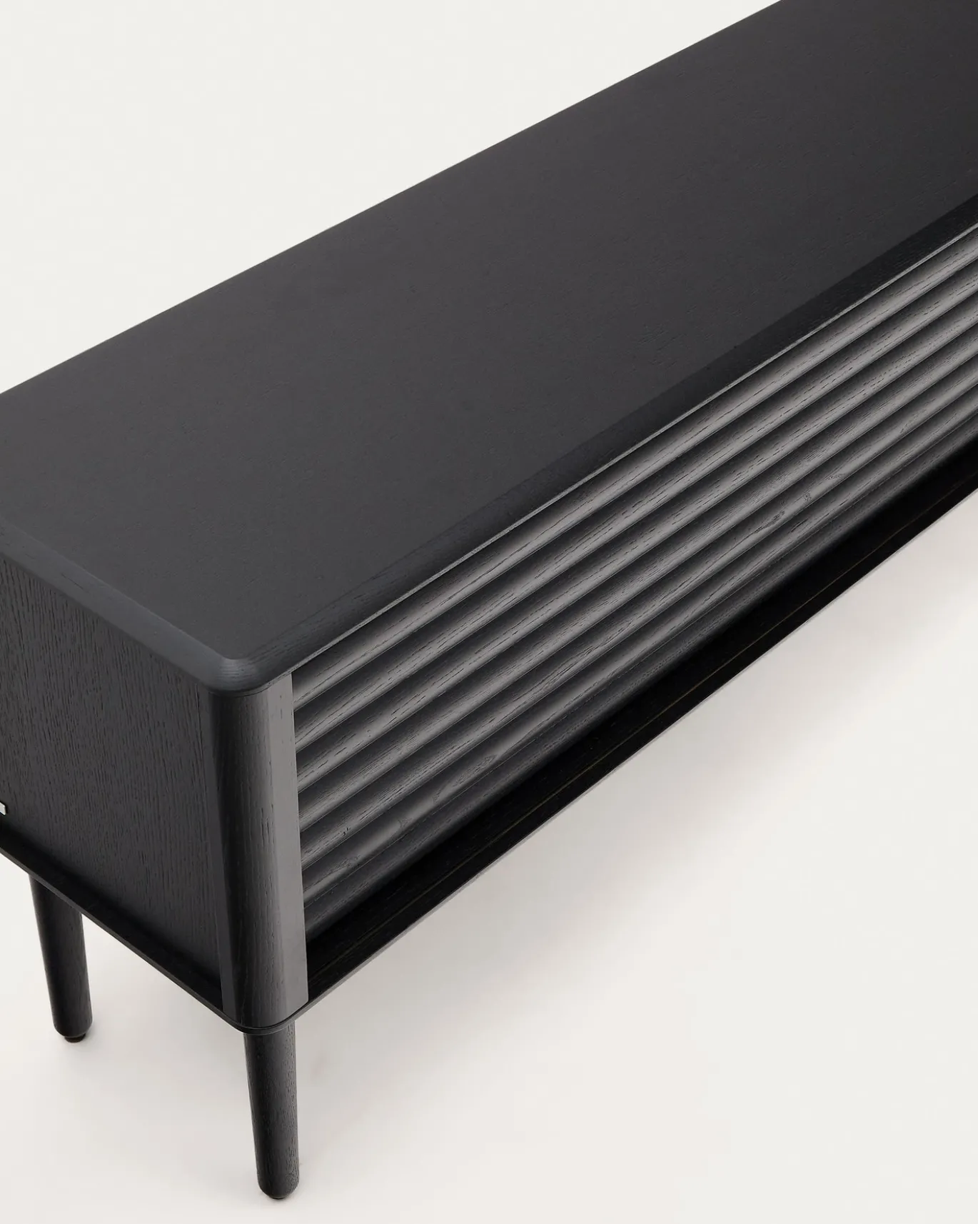 Kave Home Tv-meubel Lenon Massief Hout Zwart Eikenfineer 200x57cm