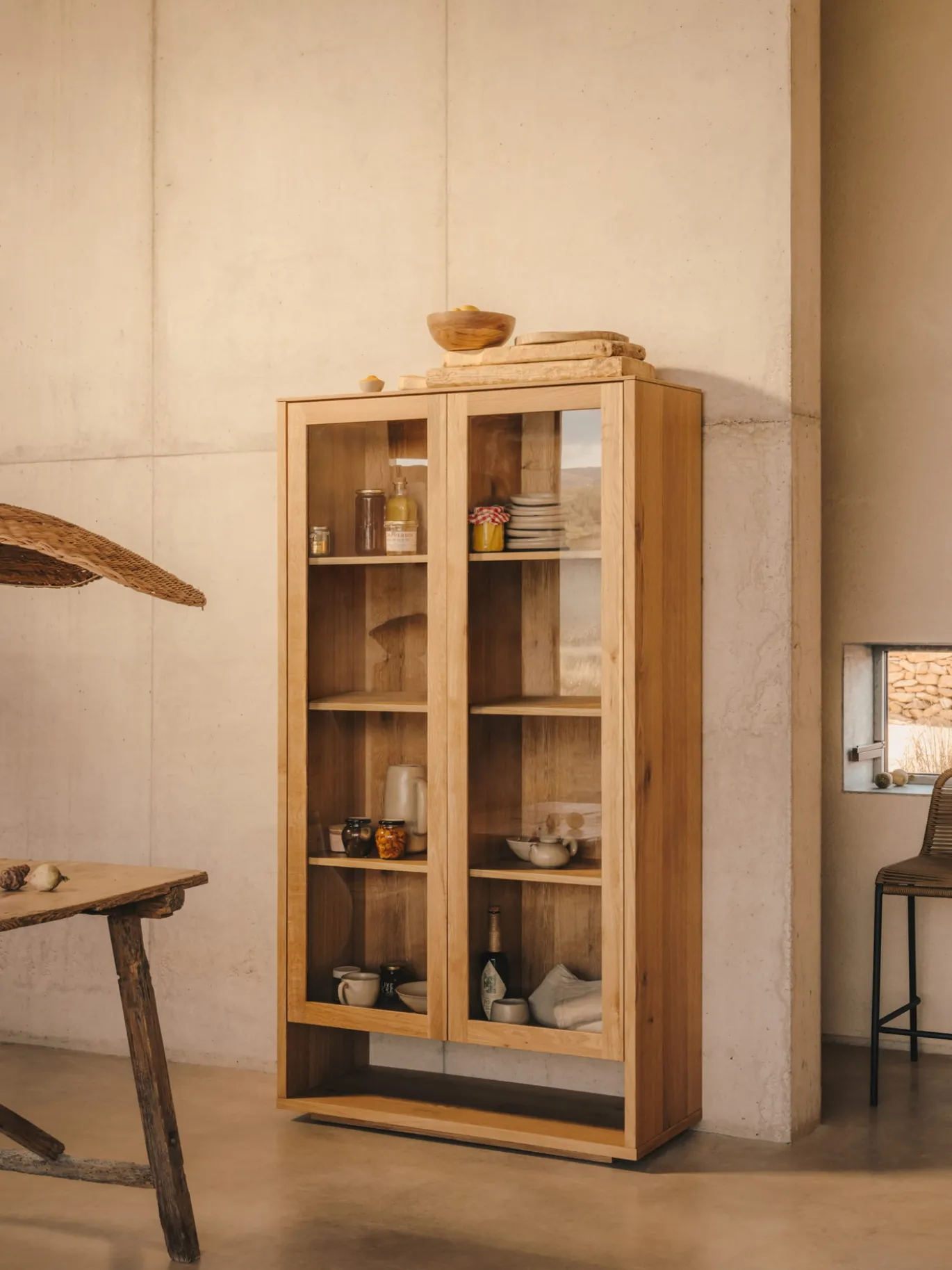 Kave Home Vitrinekast Alguema Eikenfineer Naturel 100x185cm