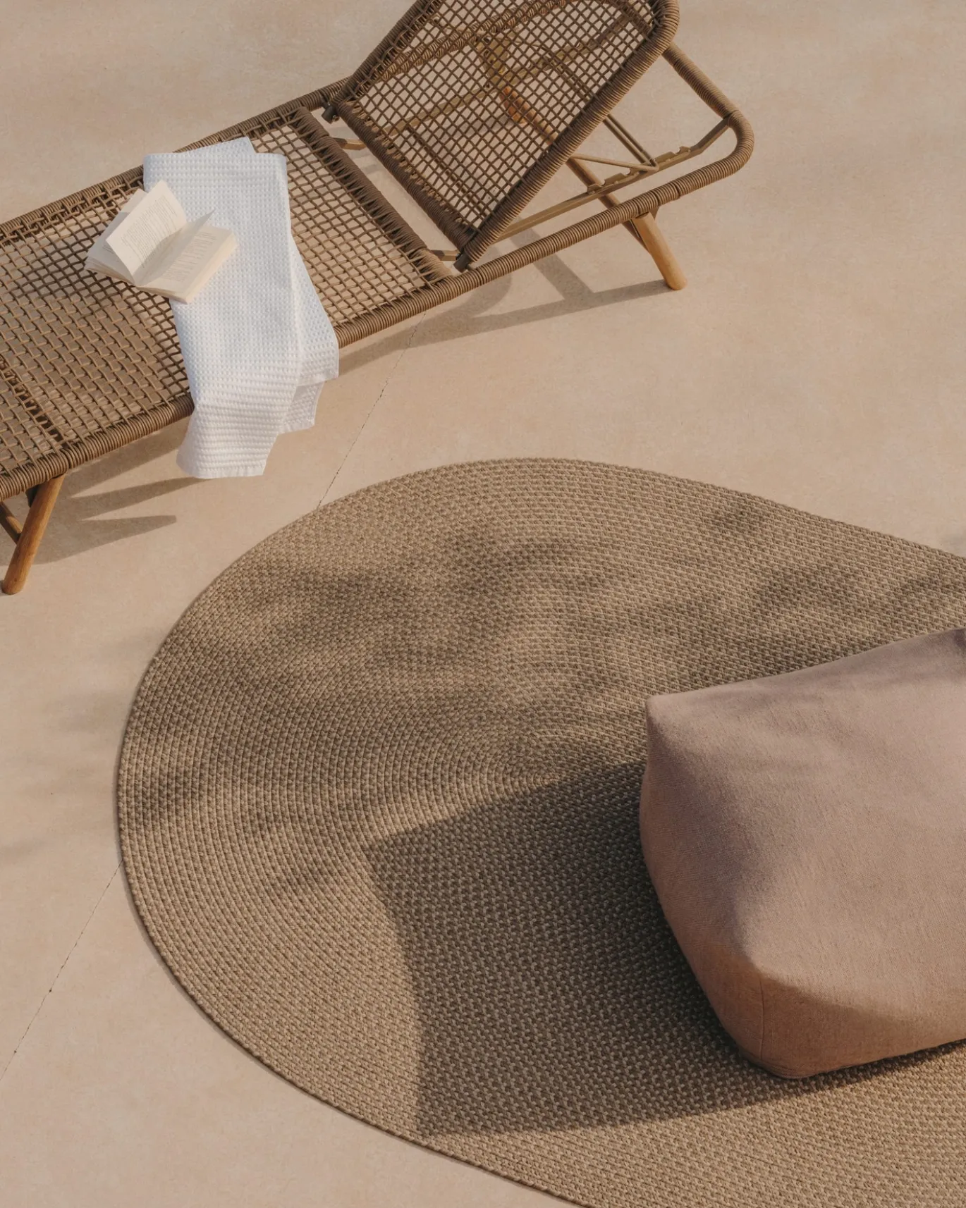 Kave Home Vloerkleed Rodhe Ovaal Beige Pet 160x230cm