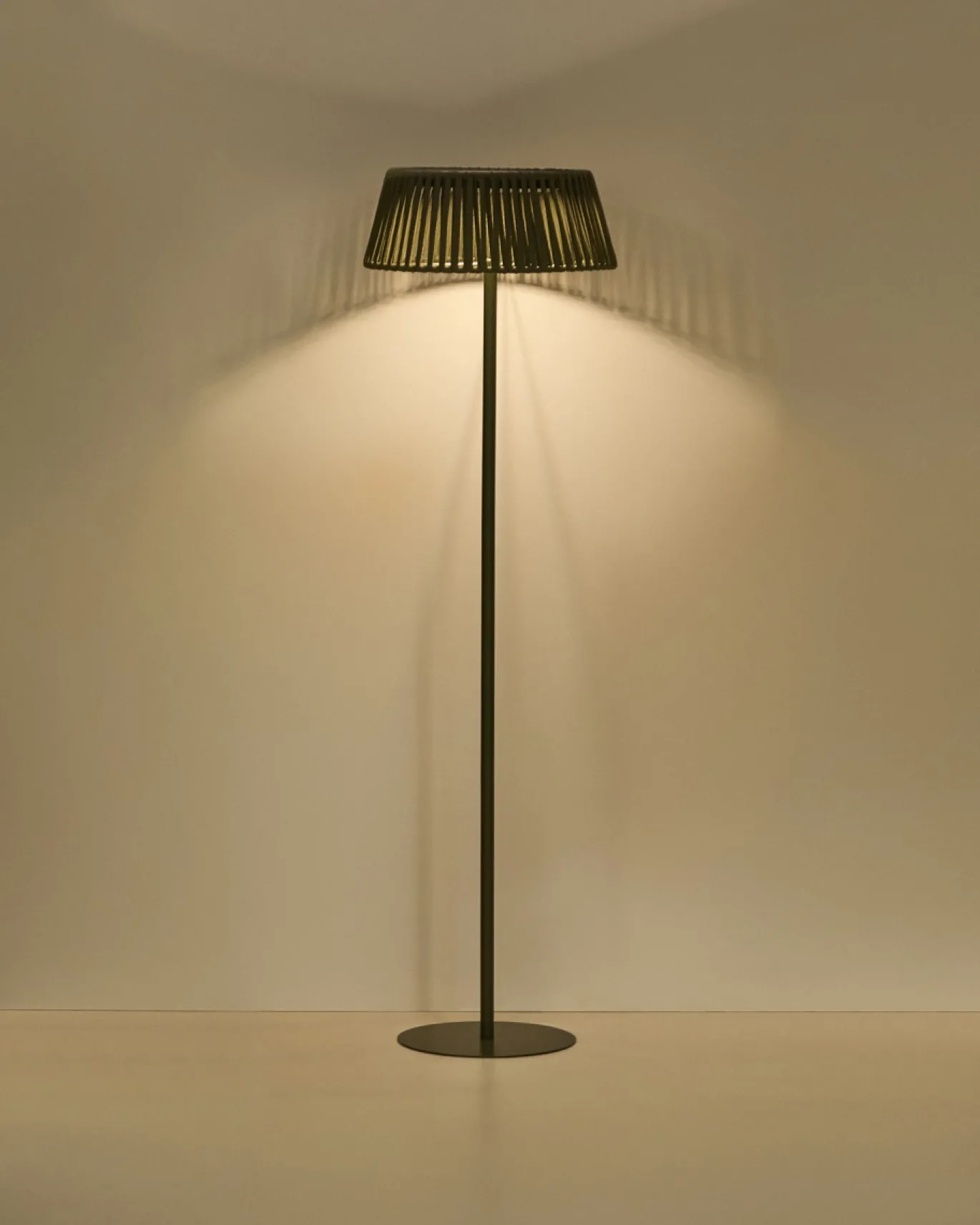 Kave Home Vloerlamp Aldet Outdoor Touw Metaal Groen Ø46cm