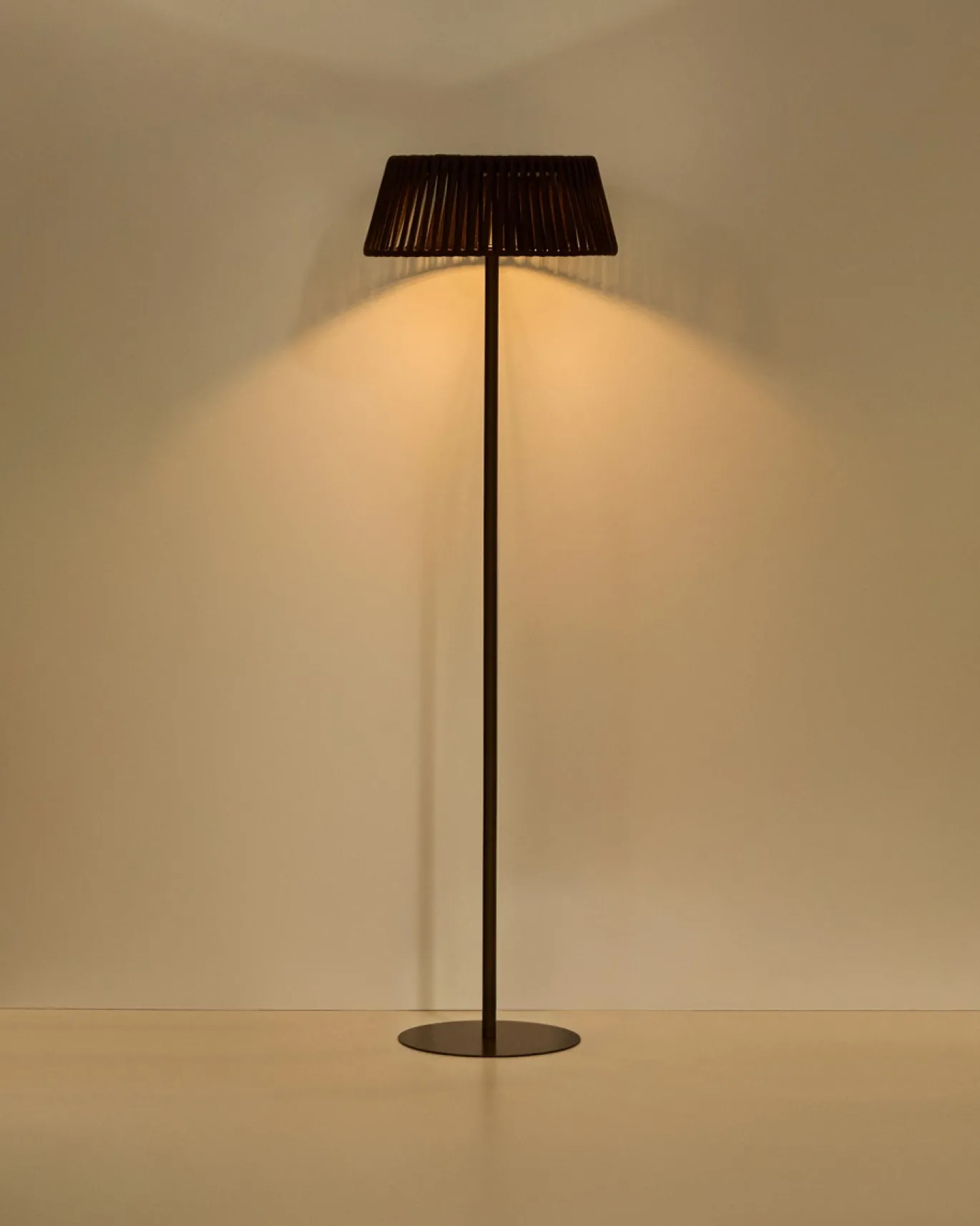 Kave Home Vloerlamp Aldet Outdoor Touw Metaal Bruin Ø46cm