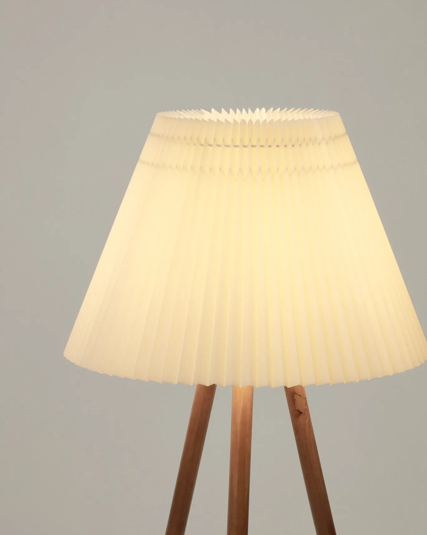 Kave Home Vloerlamp Benicarlo Massief Rubberhout Beige