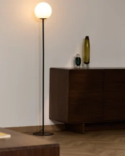 Kave Home Vloerlamp Brisia Metaal Zwart Glas Ø20cm