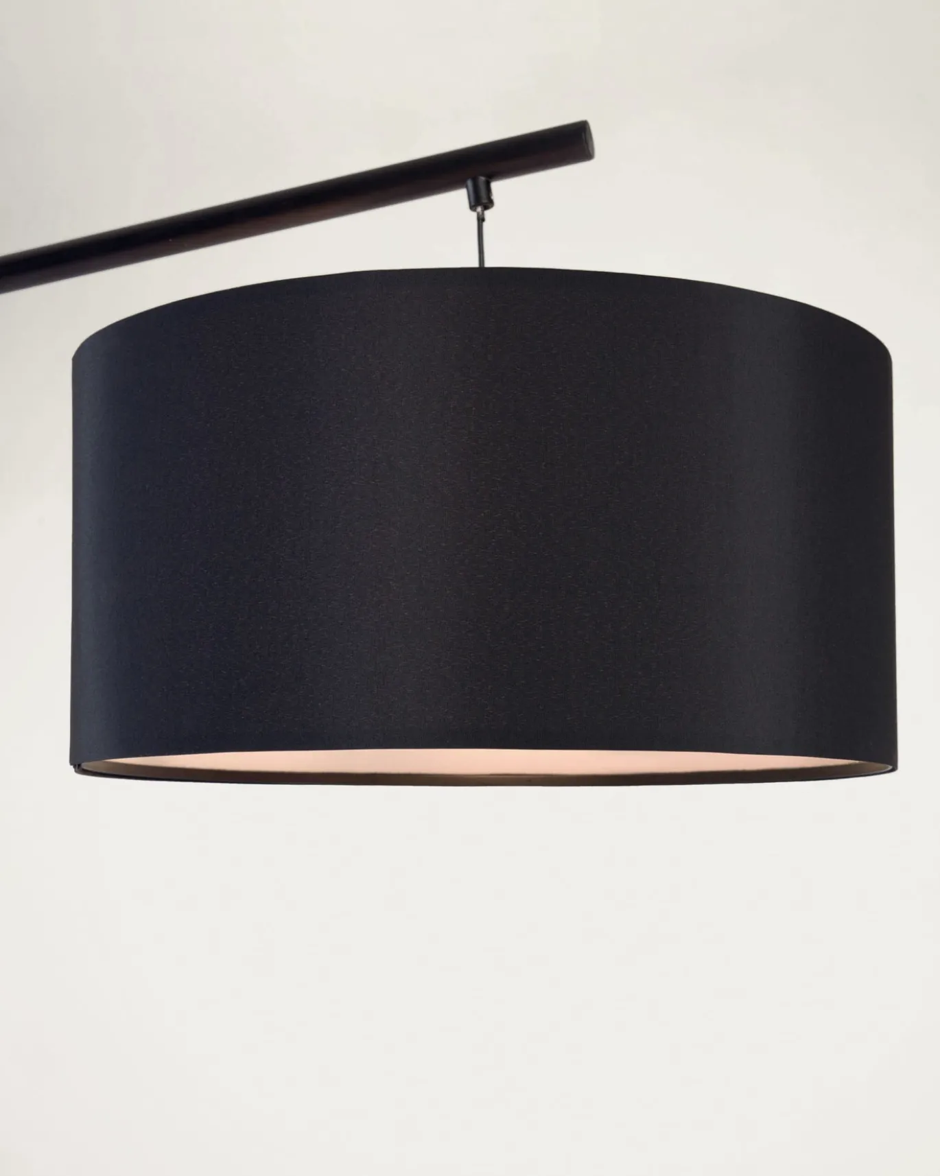 Kave Home Vloerlamp Ciana Metaal Zwarte Finish en Katoenen Kap